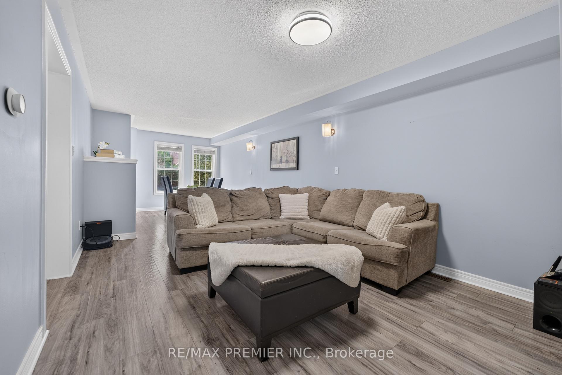 Photo 3 of 47 Milloy Place, Aurora, Aurora Grove — HOMEH