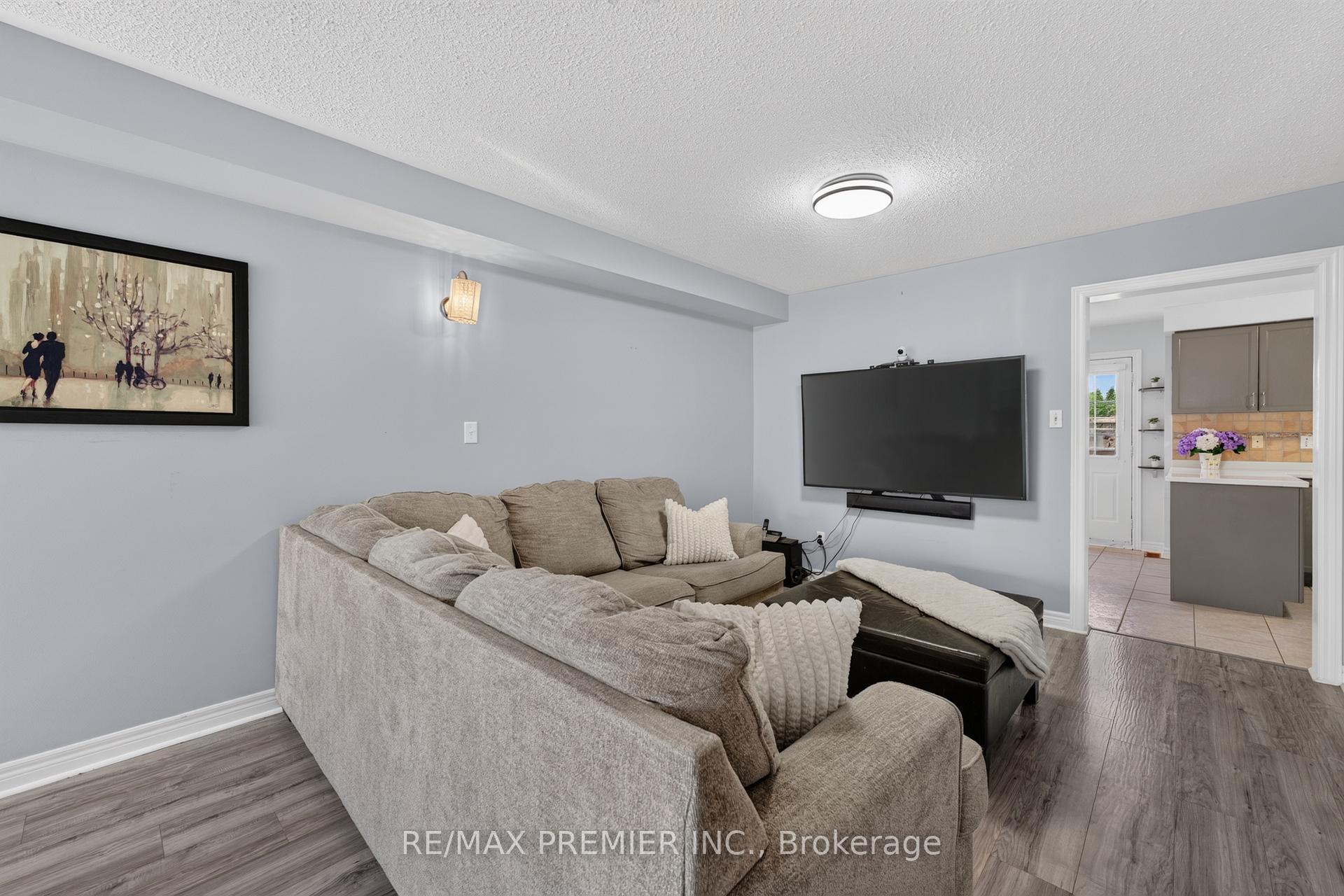 Photo 5 of 47 Milloy Place, Aurora, Aurora Grove — HOMEH