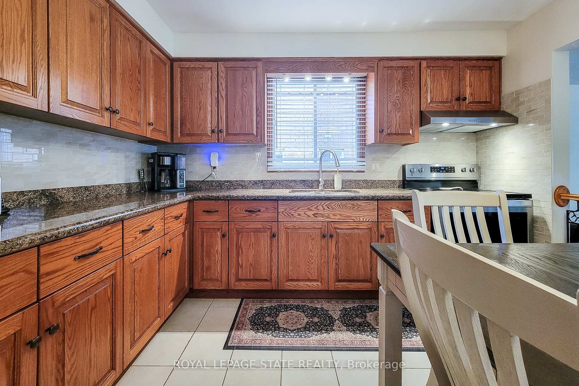 Photo 16 of 276 Greencedar Drive, Hamilton, Gurnett — HOMEH