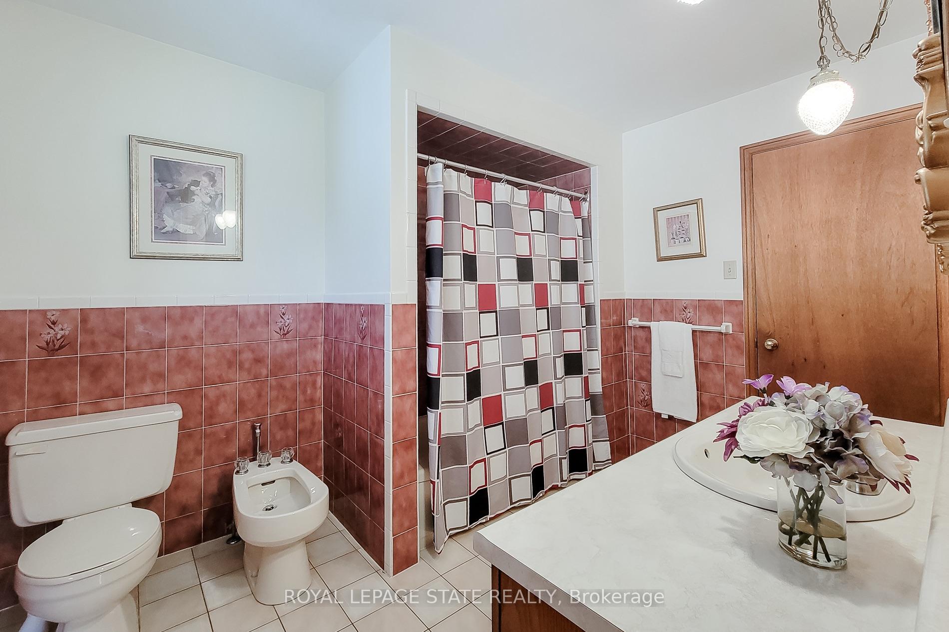 Photo 21 of 276 Greencedar Drive, Hamilton, Gurnett — HOMEH