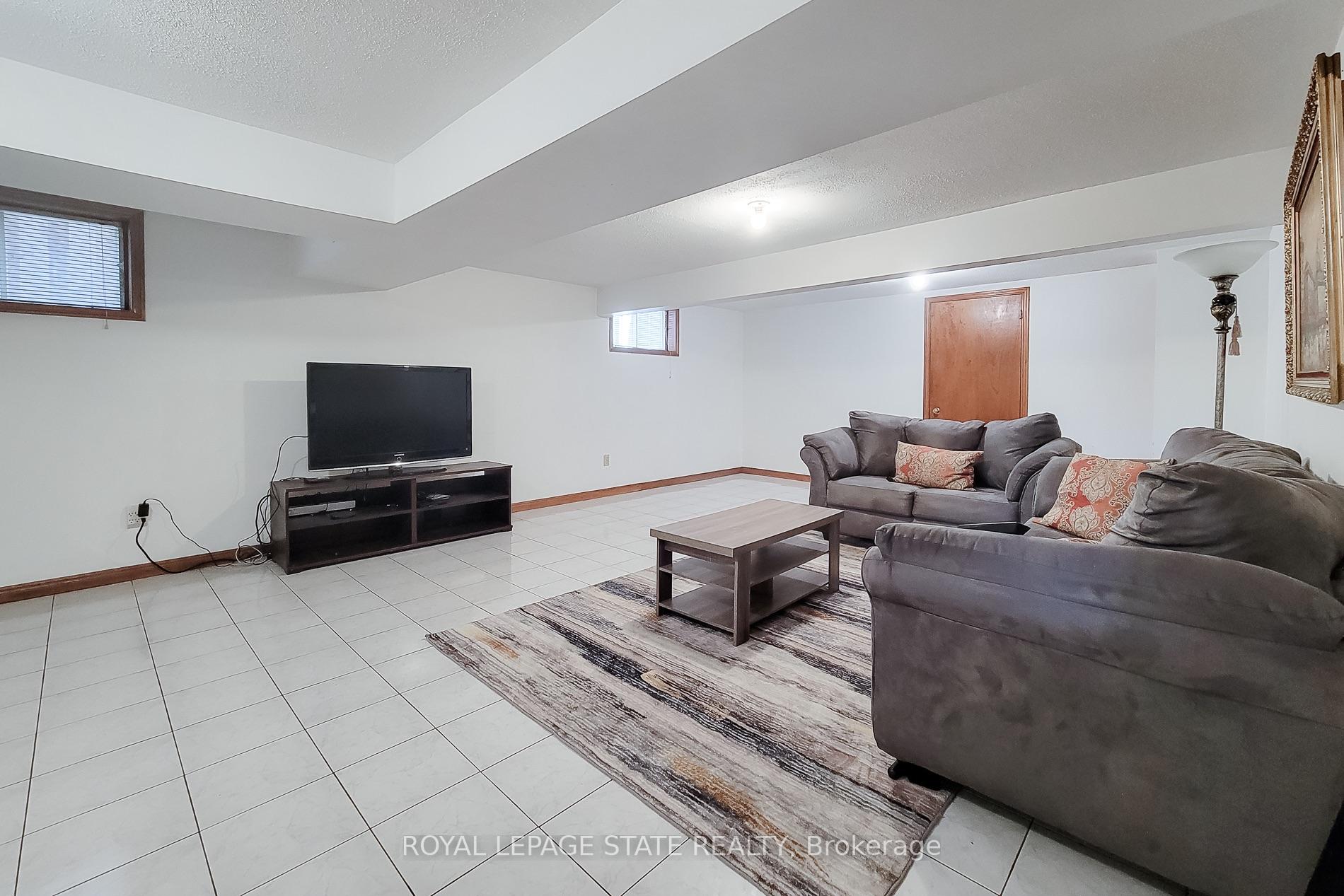 Photo 32 of 276 Greencedar Drive, Hamilton, Gurnett — HOMEH