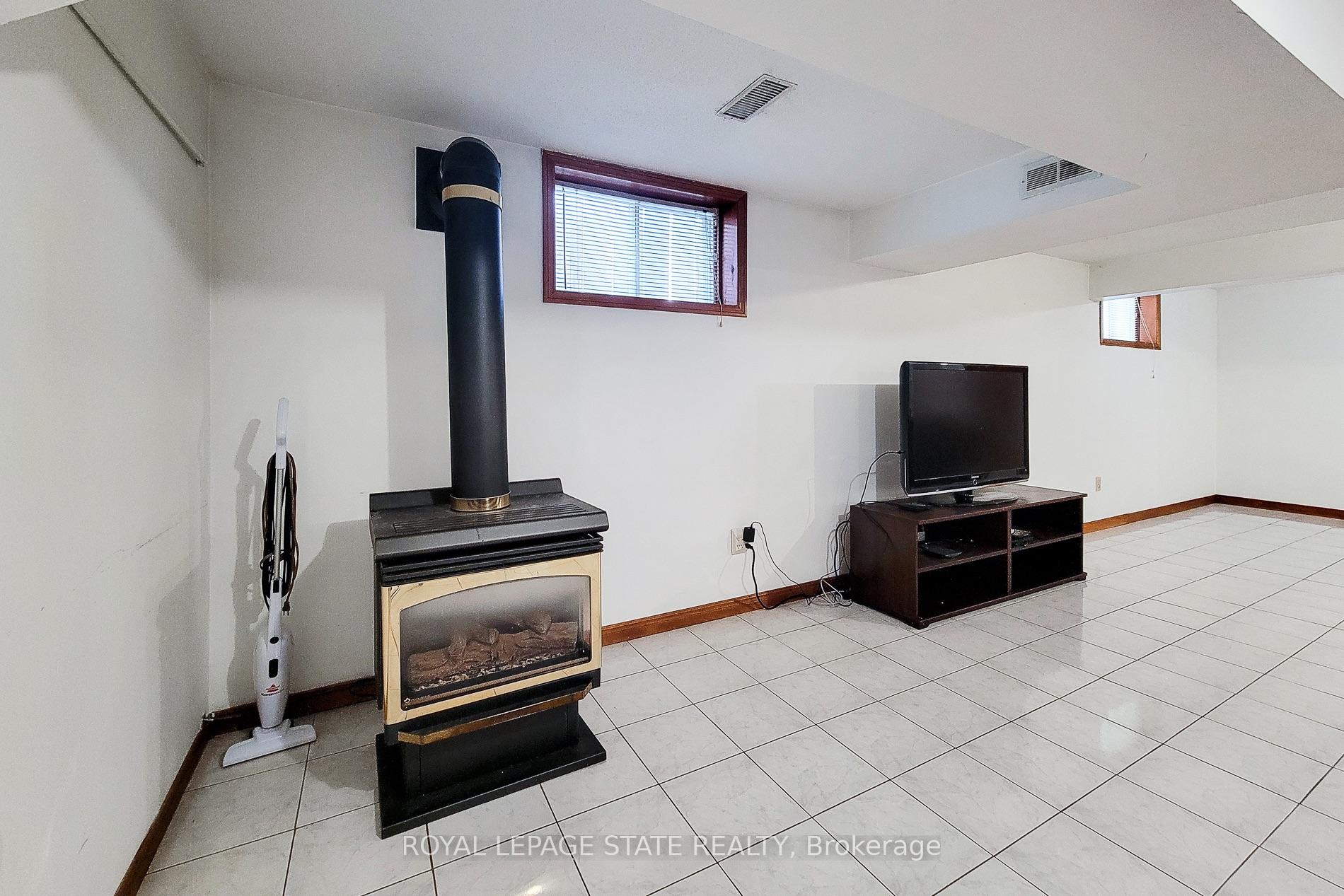 Photo 33 of 276 Greencedar Drive, Hamilton, Gurnett — HOMEH