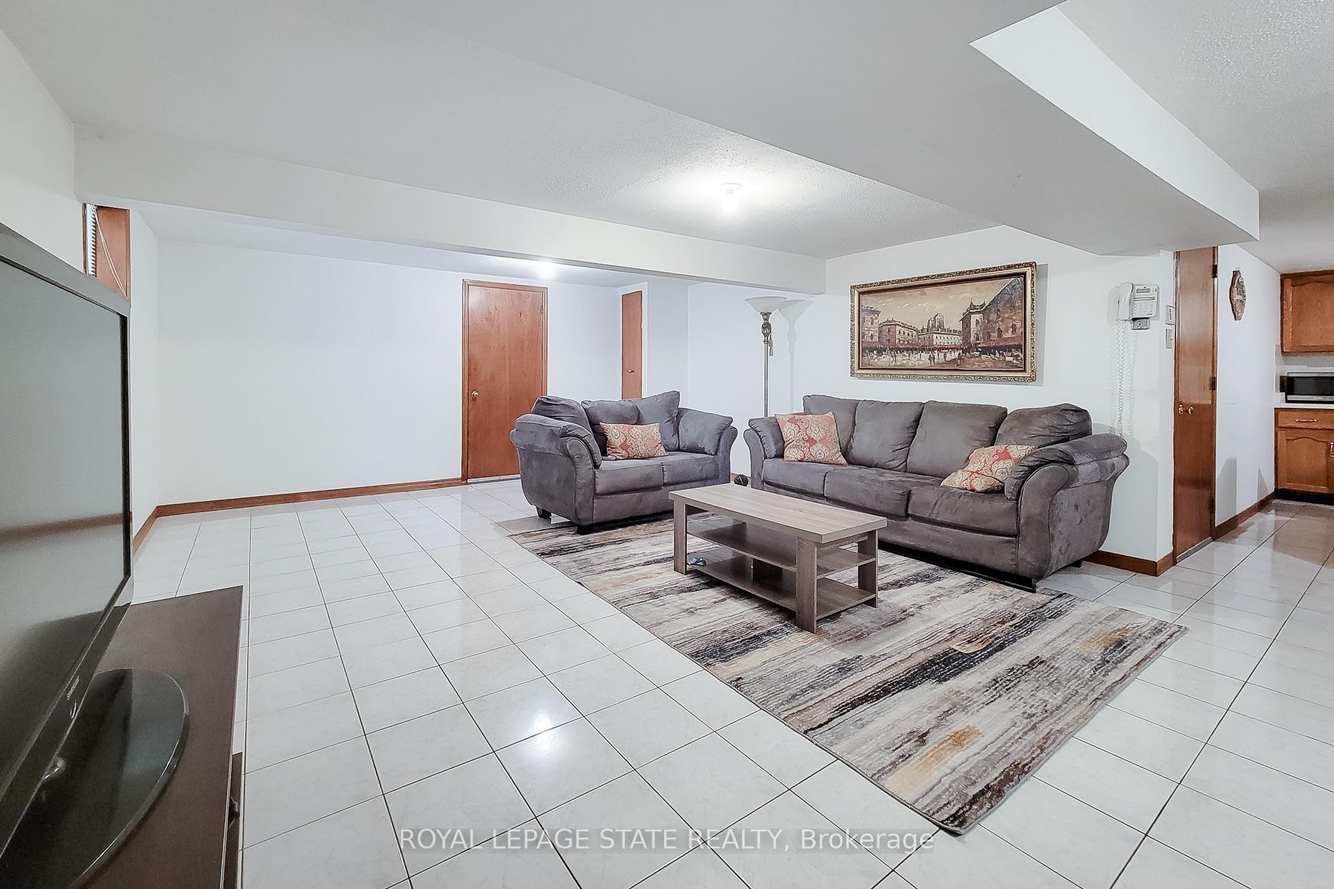 Photo 34 of 276 Greencedar Drive, Hamilton, Gurnett — HOMEH