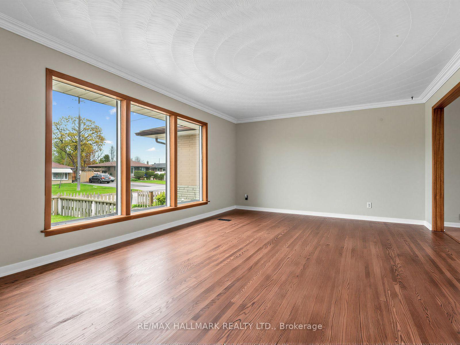 Photo 16 of 504 Wilson Road S, Oshawa, Central — HOMEH