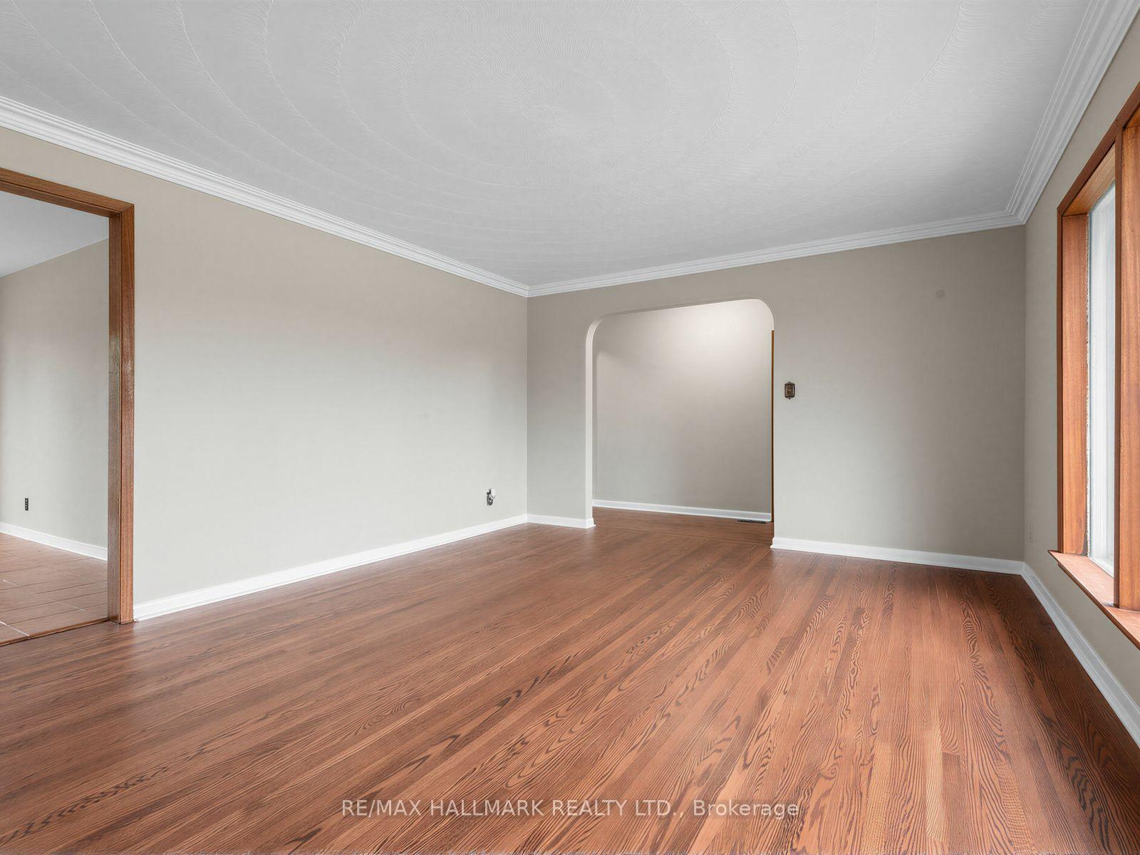 Photo 18 of 504 Wilson Road S, Oshawa, Central — HOMEH