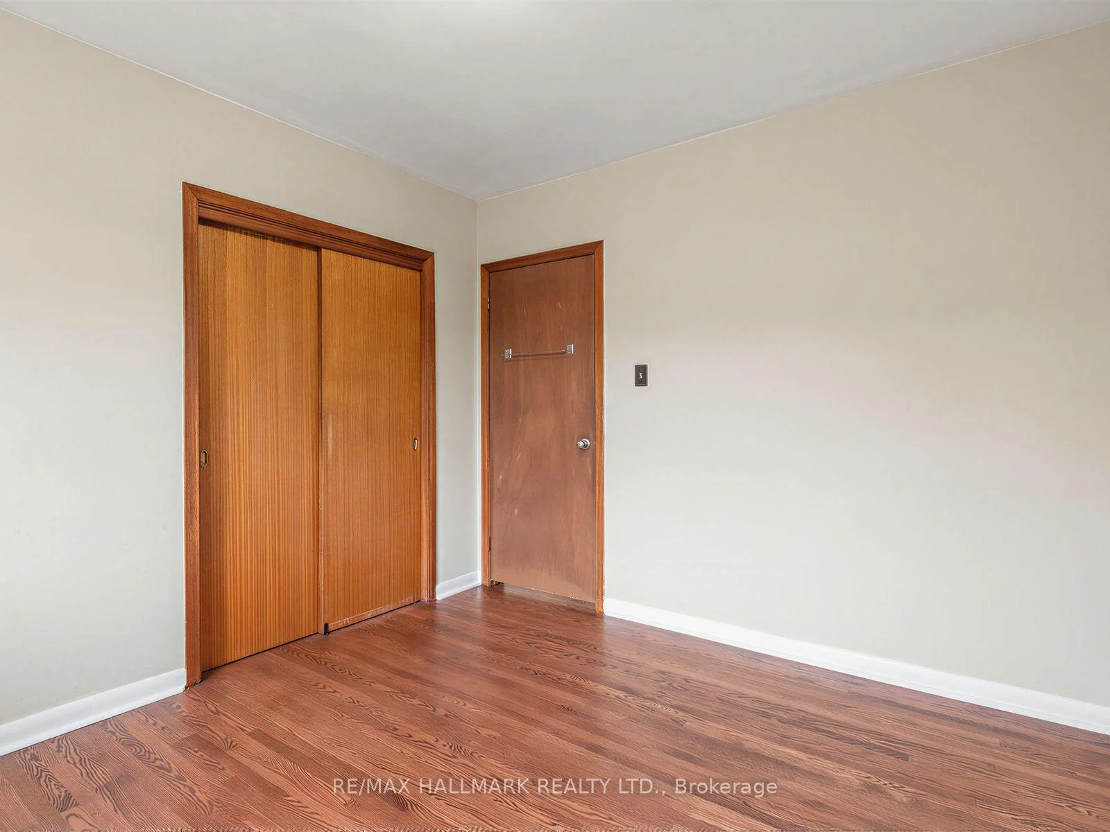 Photo 2 of 504 Wilson Road S, Oshawa, Central — HOMEH