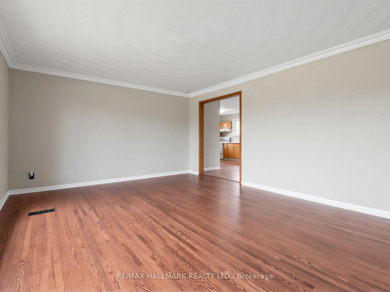 Photo 23 of 504 Wilson Road S, Oshawa, Central — HOMEH