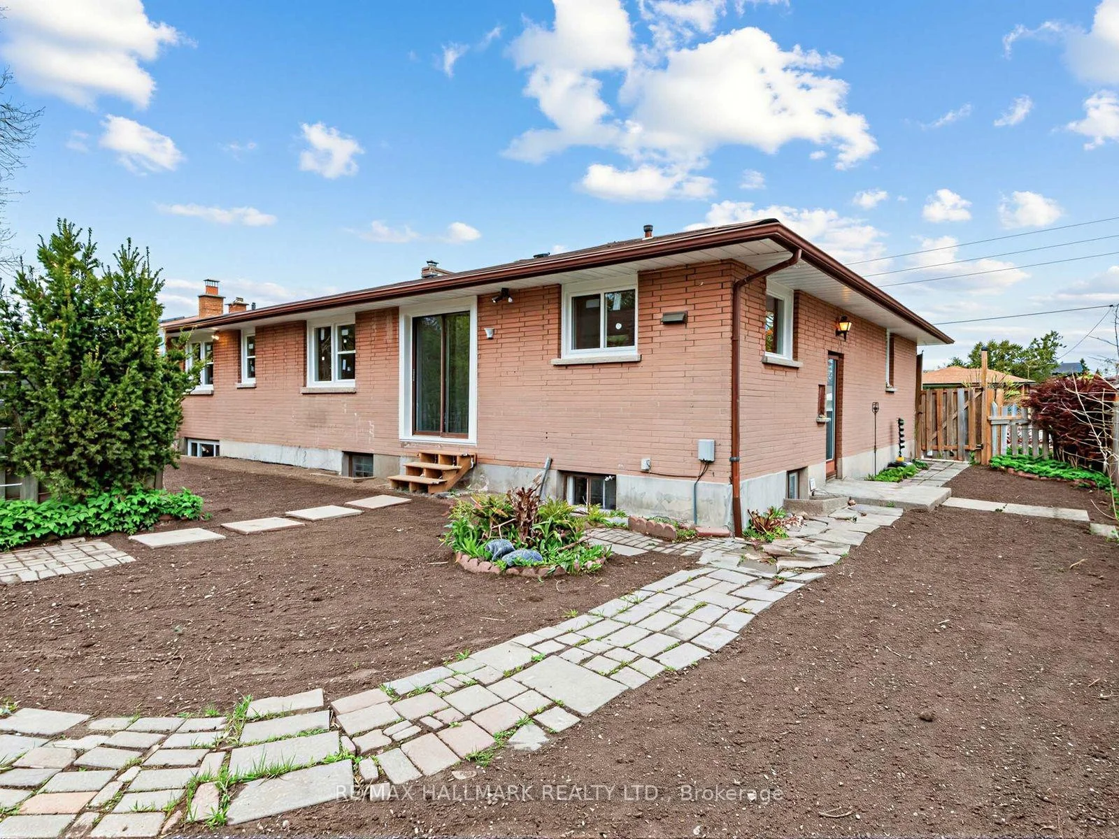Photo 33 of 504 Wilson Road S, Oshawa, Central — HOMEH