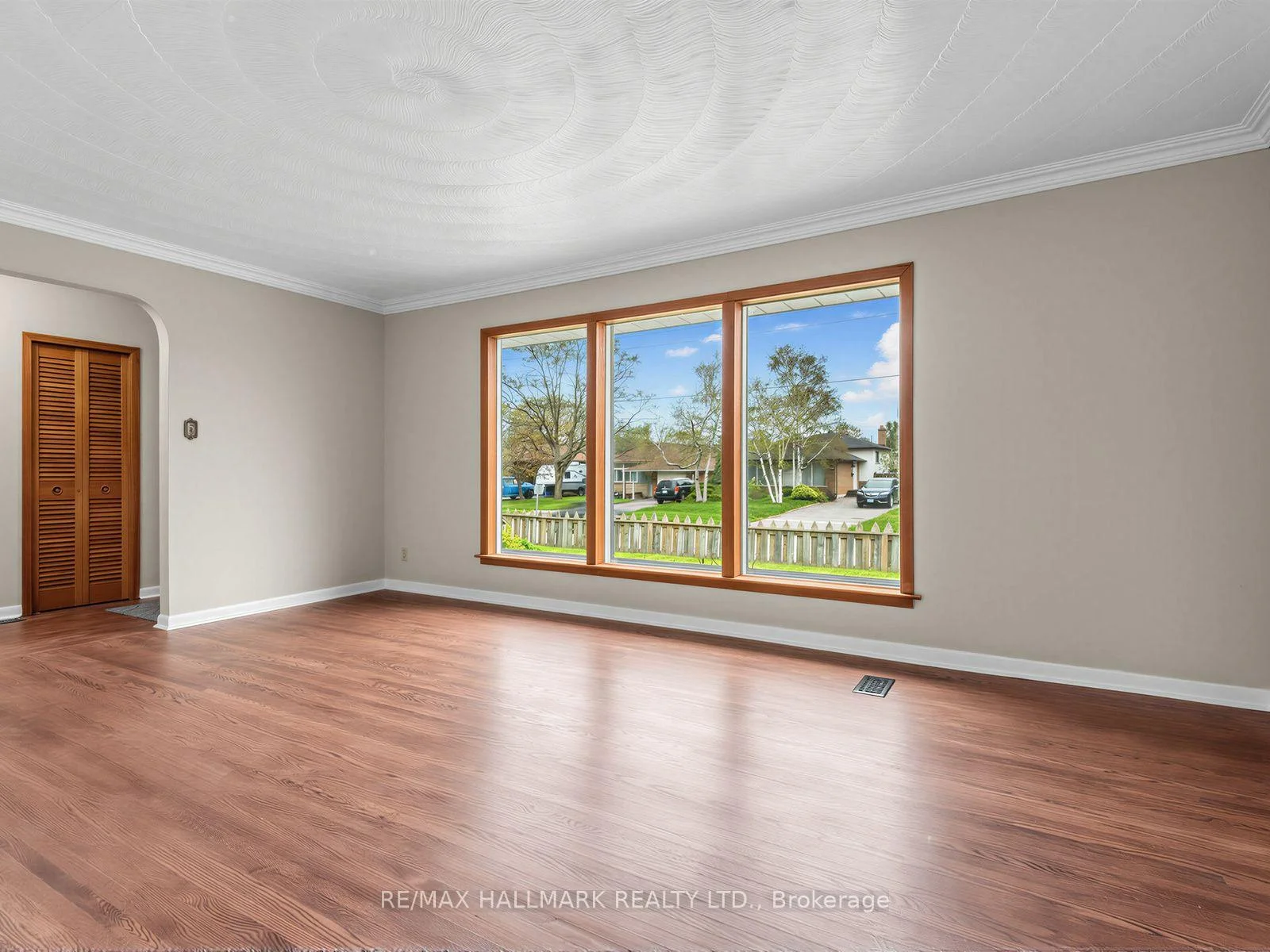 Photo 65 of 504 Wilson Road S, Oshawa, Central — HOMEH