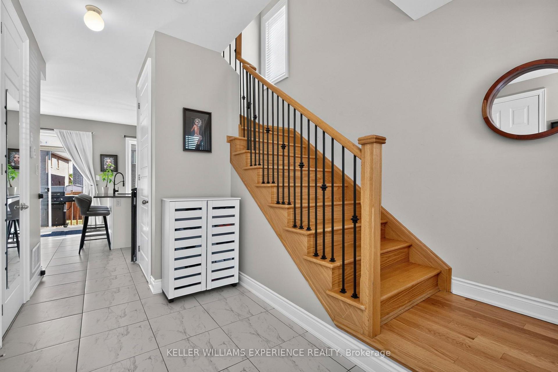 Photo 5 of 780 Green Street, Innisfil, Lefroy — HOMEH