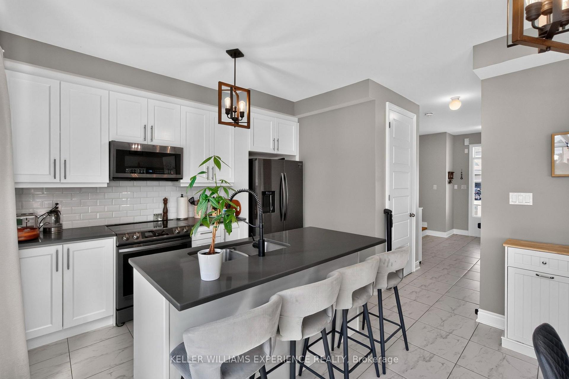 Photo 6 of 780 Green Street, Innisfil, Lefroy — HOMEH