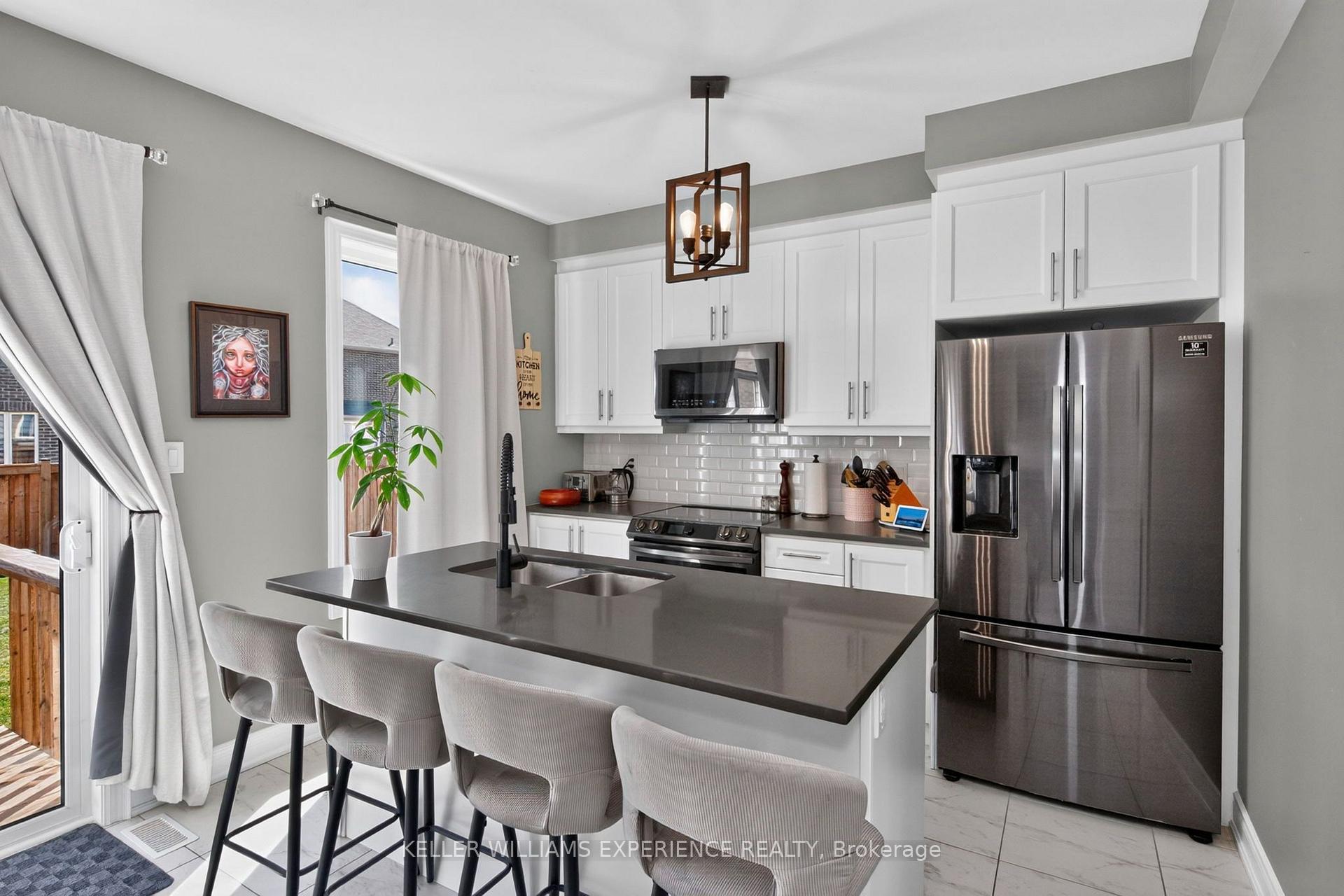 Photo 7 of 780 Green Street, Innisfil, Lefroy — HOMEH