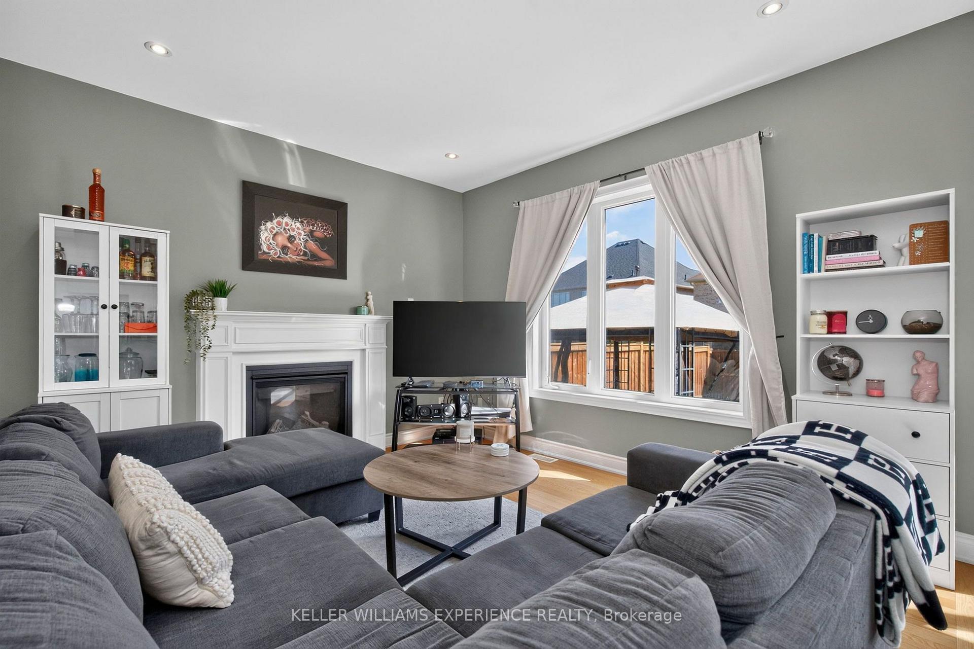 Photo 10 of 780 Green Street, Innisfil, Lefroy — HOMEH