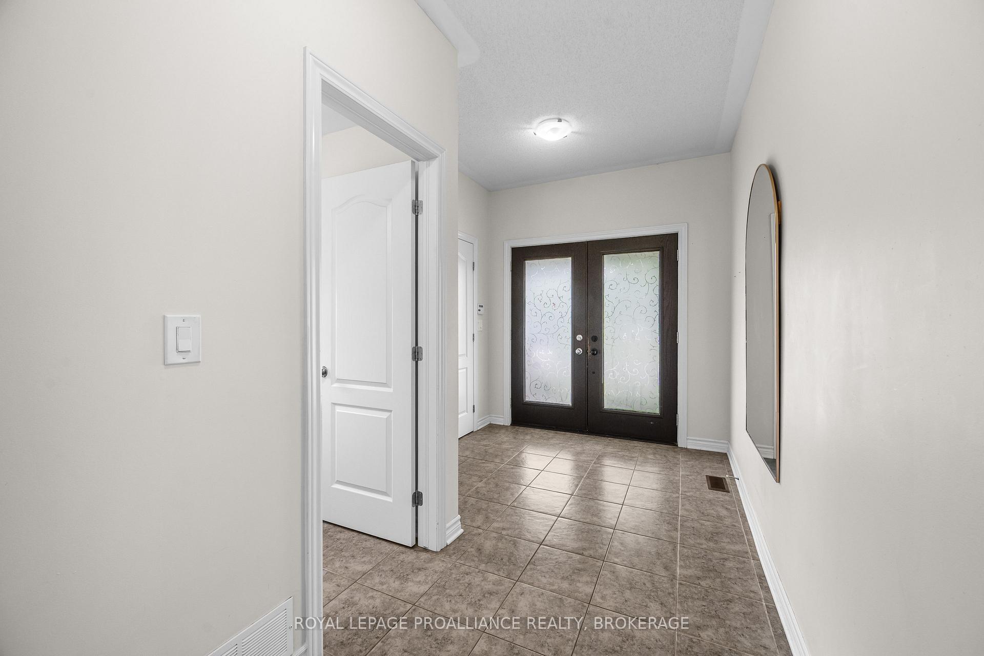 Photo 4 of 1397 Waterside Way, Kingston, Kingston East (Incl Barret Crt) — HOMEH