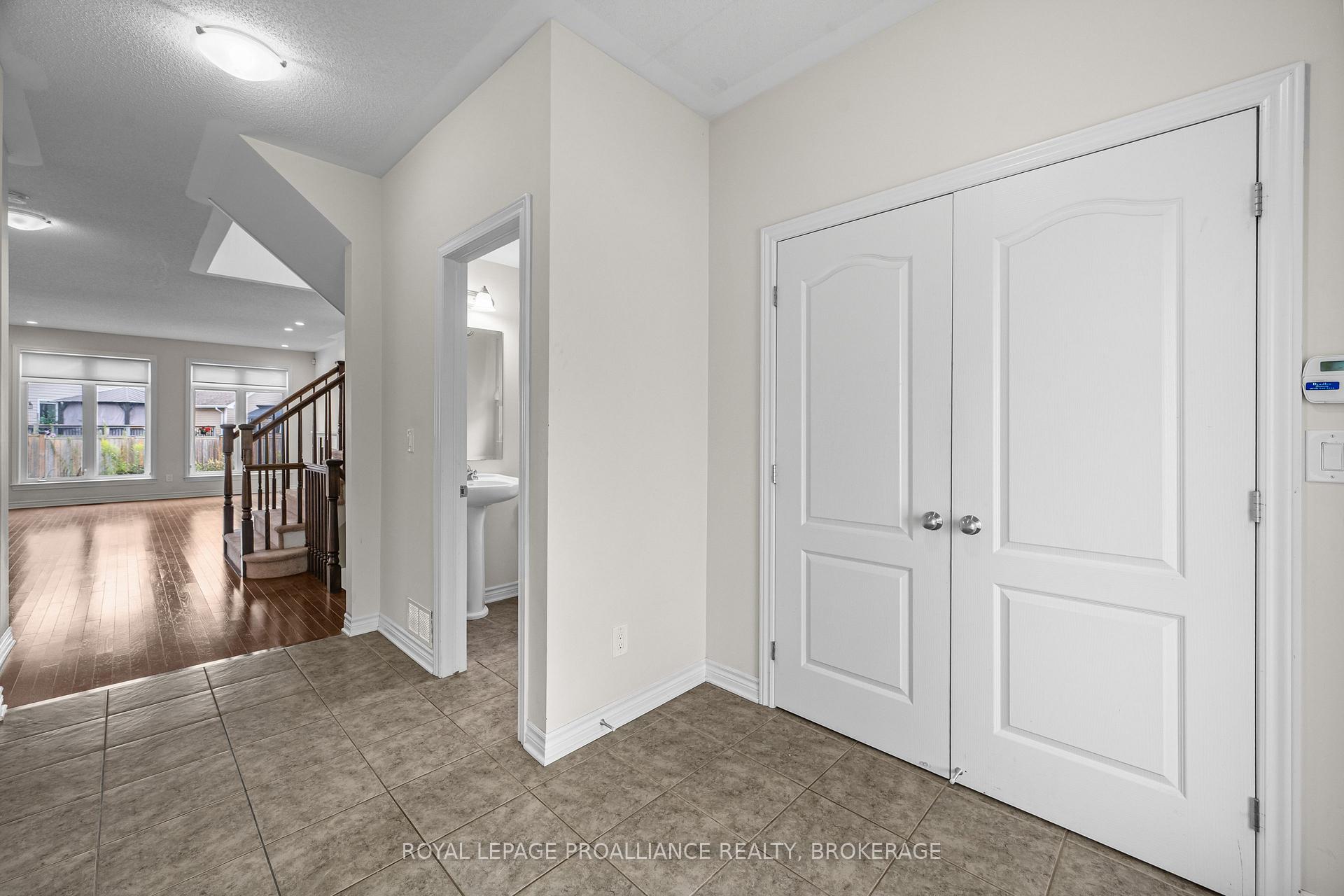 Photo 5 of 1397 Waterside Way, Kingston, Kingston East (Incl Barret Crt) — HOMEH
