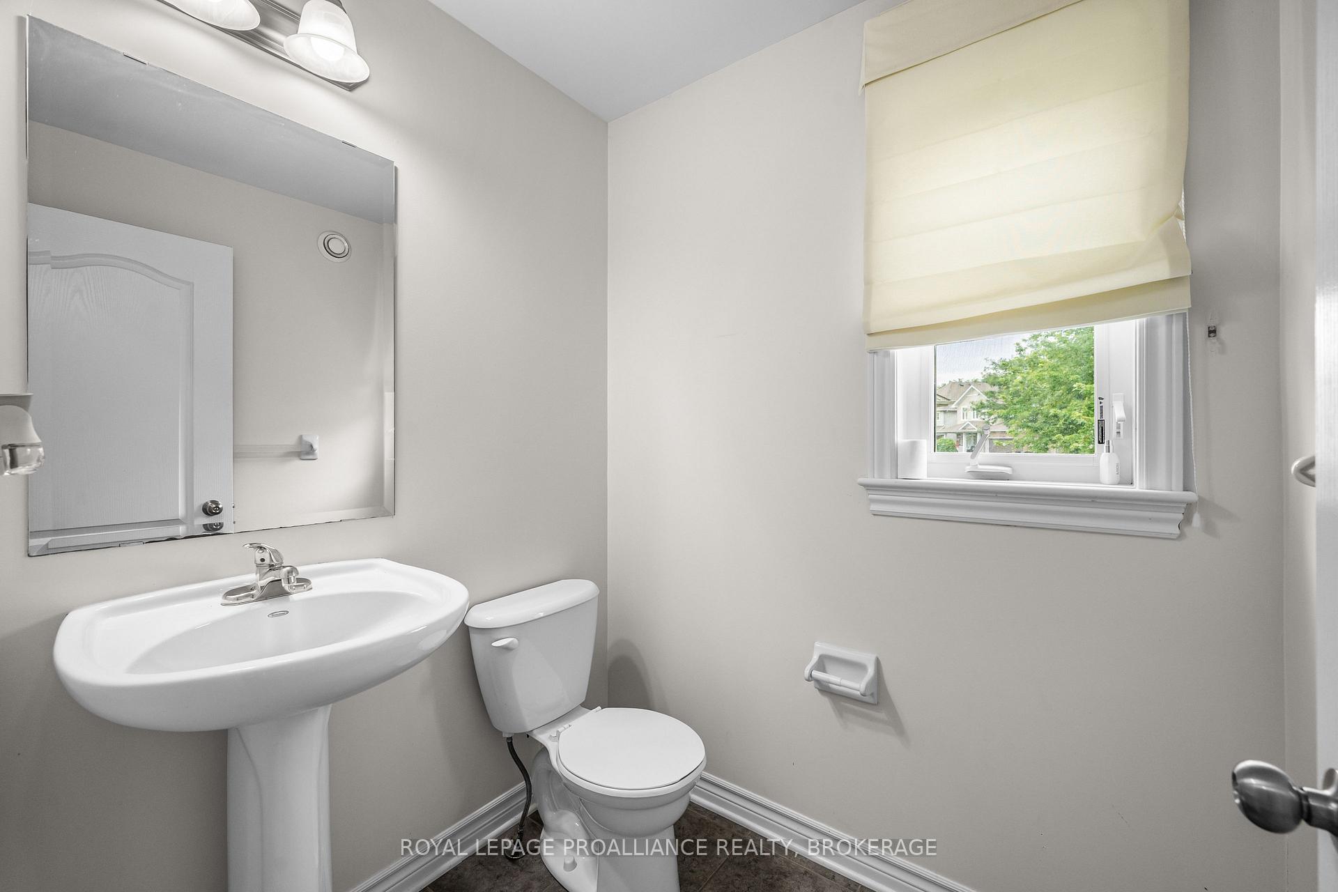 Photo 6 of 1397 Waterside Way, Kingston, Kingston East (Incl Barret Crt) — HOMEH