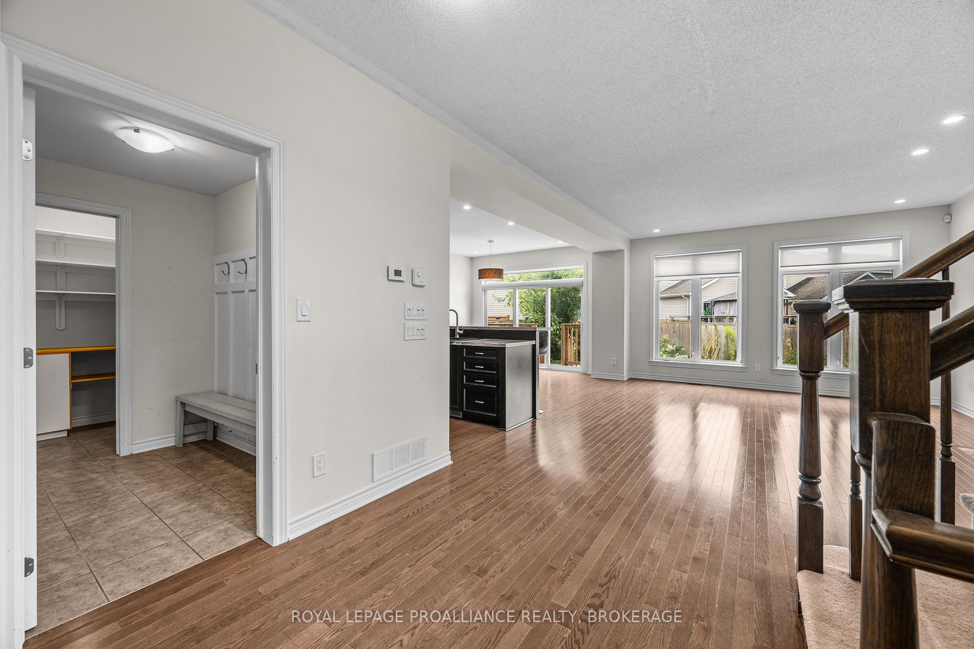 Photo 7 of 1397 Waterside Way, Kingston, Kingston East (Incl Barret Crt) — HOMEH