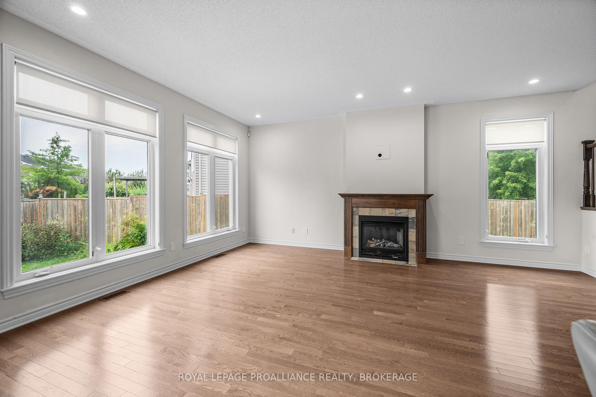 Photo 11 of 1397 Waterside Way, Kingston, Kingston East (Incl Barret Crt) — HOMEH