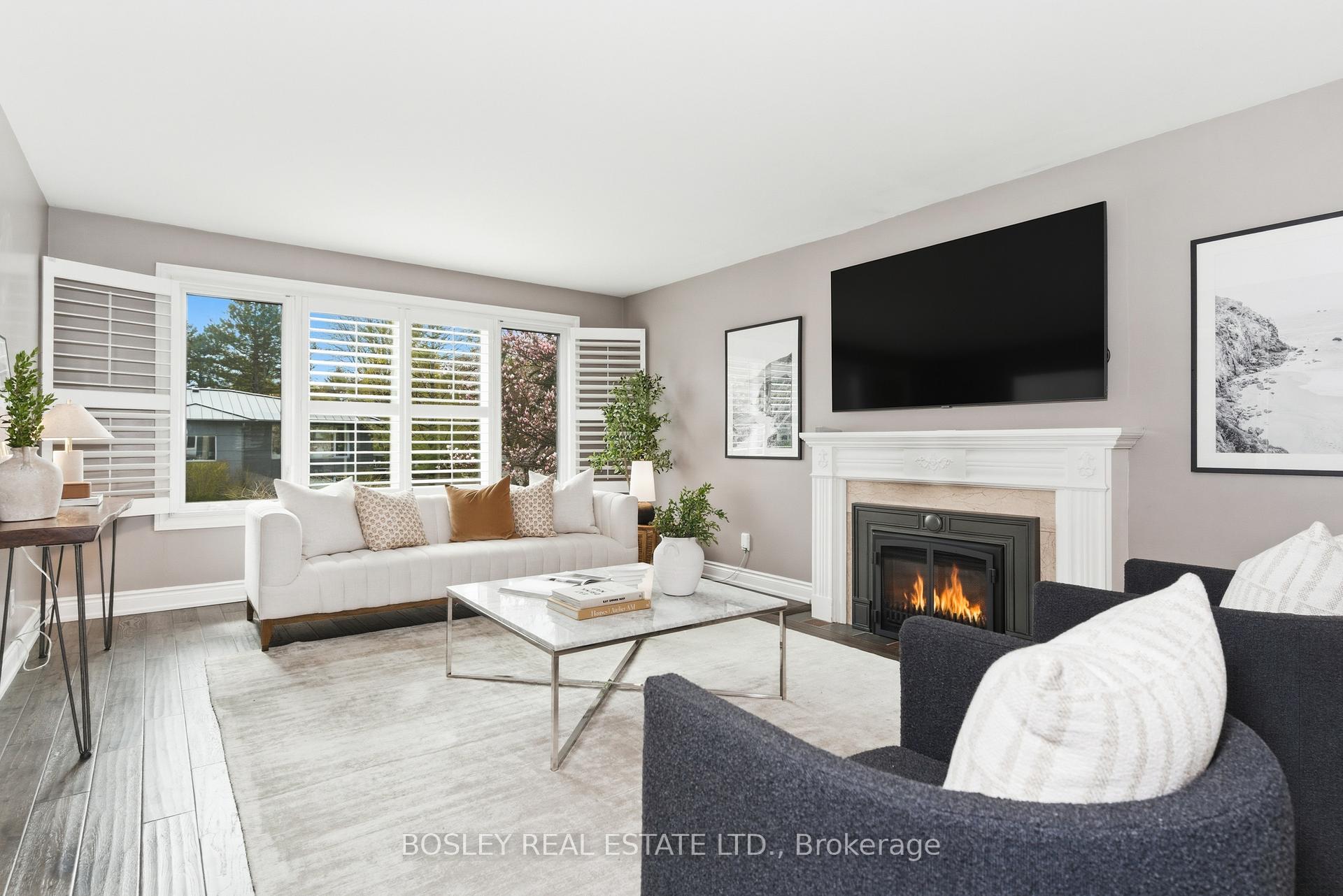 Photo 5 of 18 Tetbury Crescent, North York, Parkwoods-Donalda — HOMEH