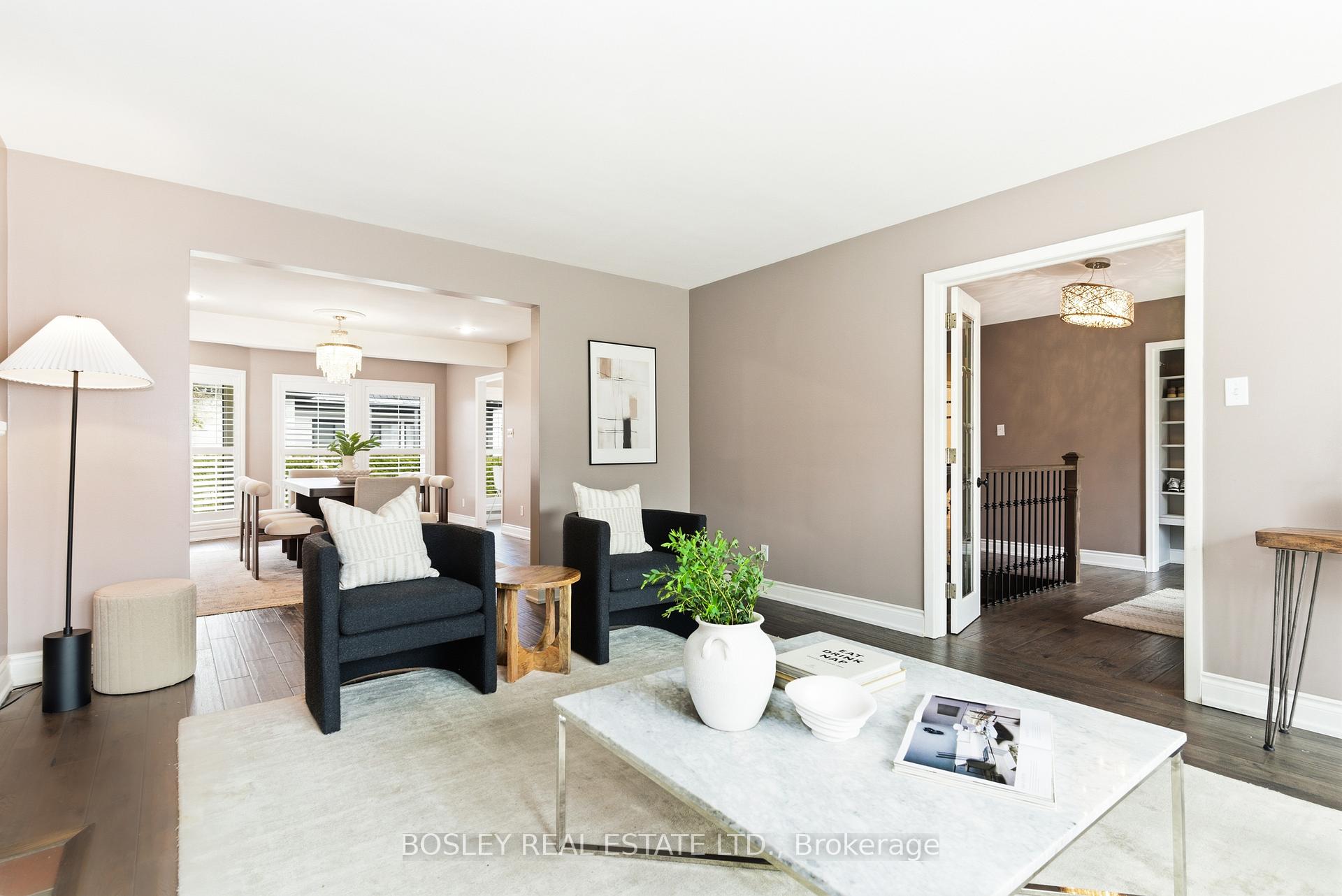 Photo 4 of 18 Tetbury Crescent, North York, Parkwoods-Donalda — HOMEH