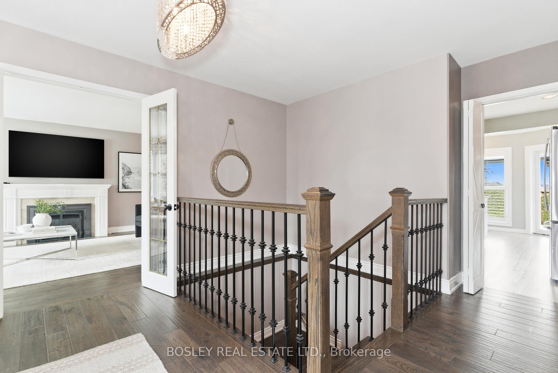 Photo 6 of 18 Tetbury Crescent, North York, Parkwoods-Donalda — HOMEH