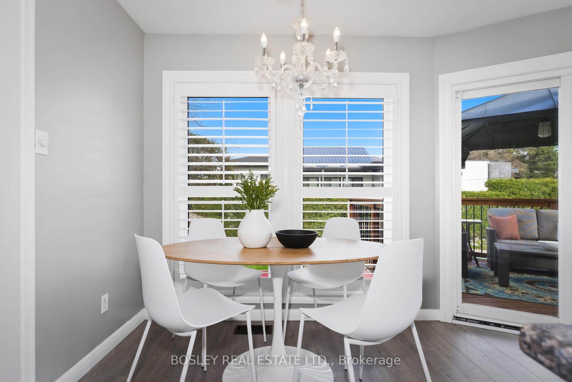 Photo 9 of 18 Tetbury Crescent, North York, Parkwoods-Donalda — HOMEH