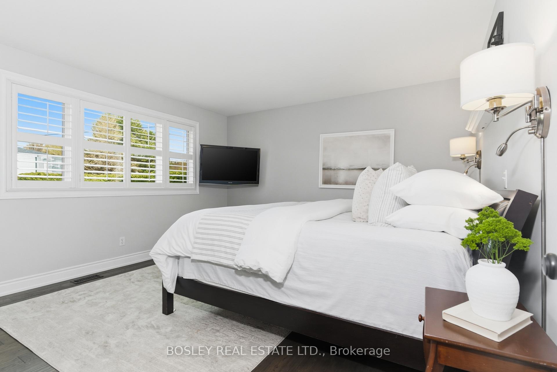 Photo 14 of 18 Tetbury Crescent, North York, Parkwoods-Donalda — HOMEH