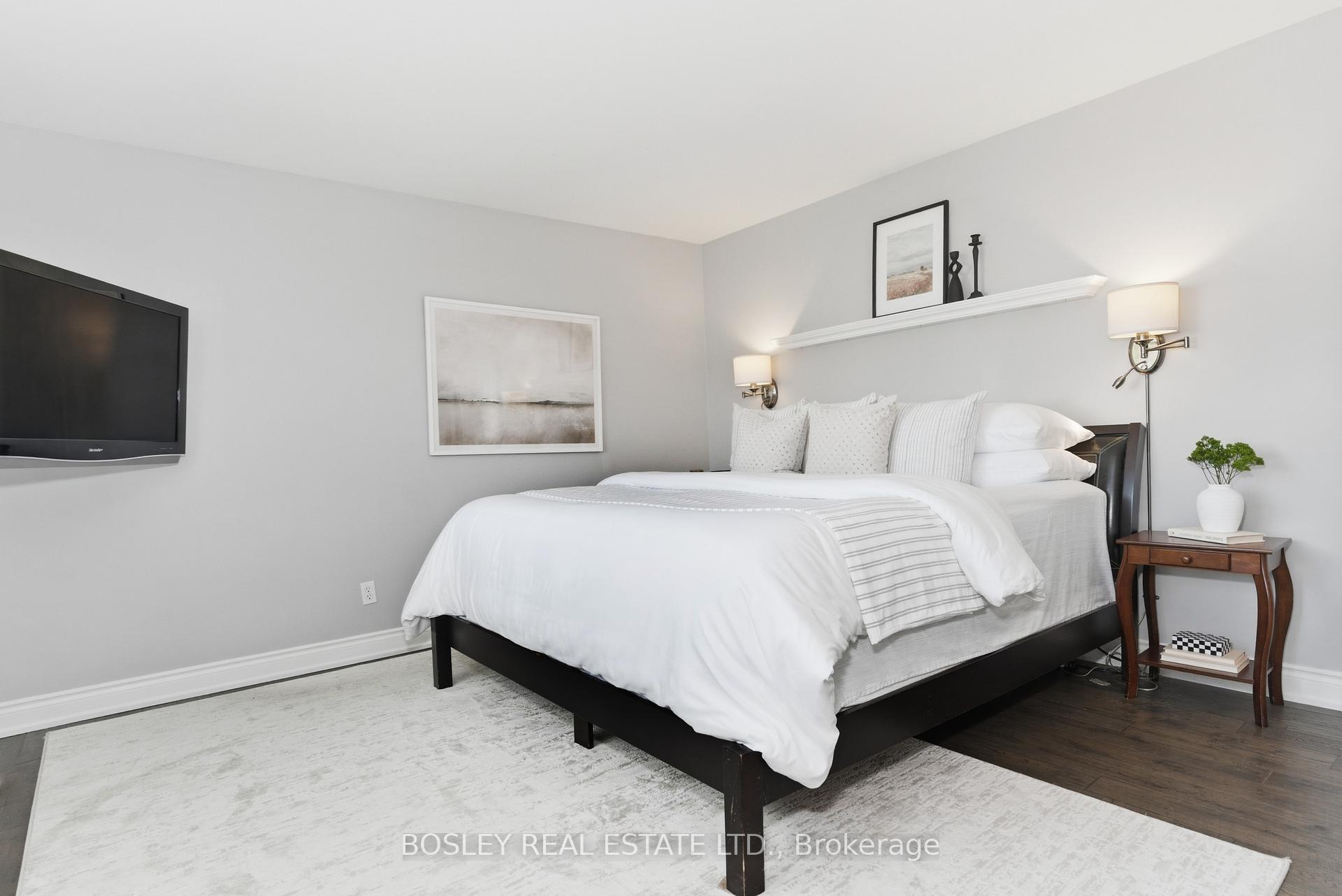 Photo 15 of 18 Tetbury Crescent, North York, Parkwoods-Donalda — HOMEH
