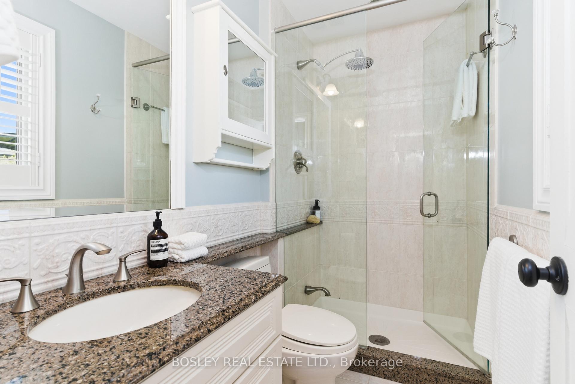 Photo 16 of 18 Tetbury Crescent, North York, Parkwoods-Donalda — HOMEH