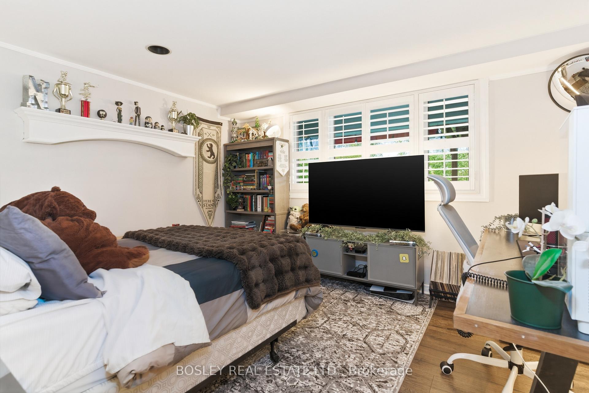 Photo 17 of 18 Tetbury Crescent, North York, Parkwoods-Donalda — HOMEH