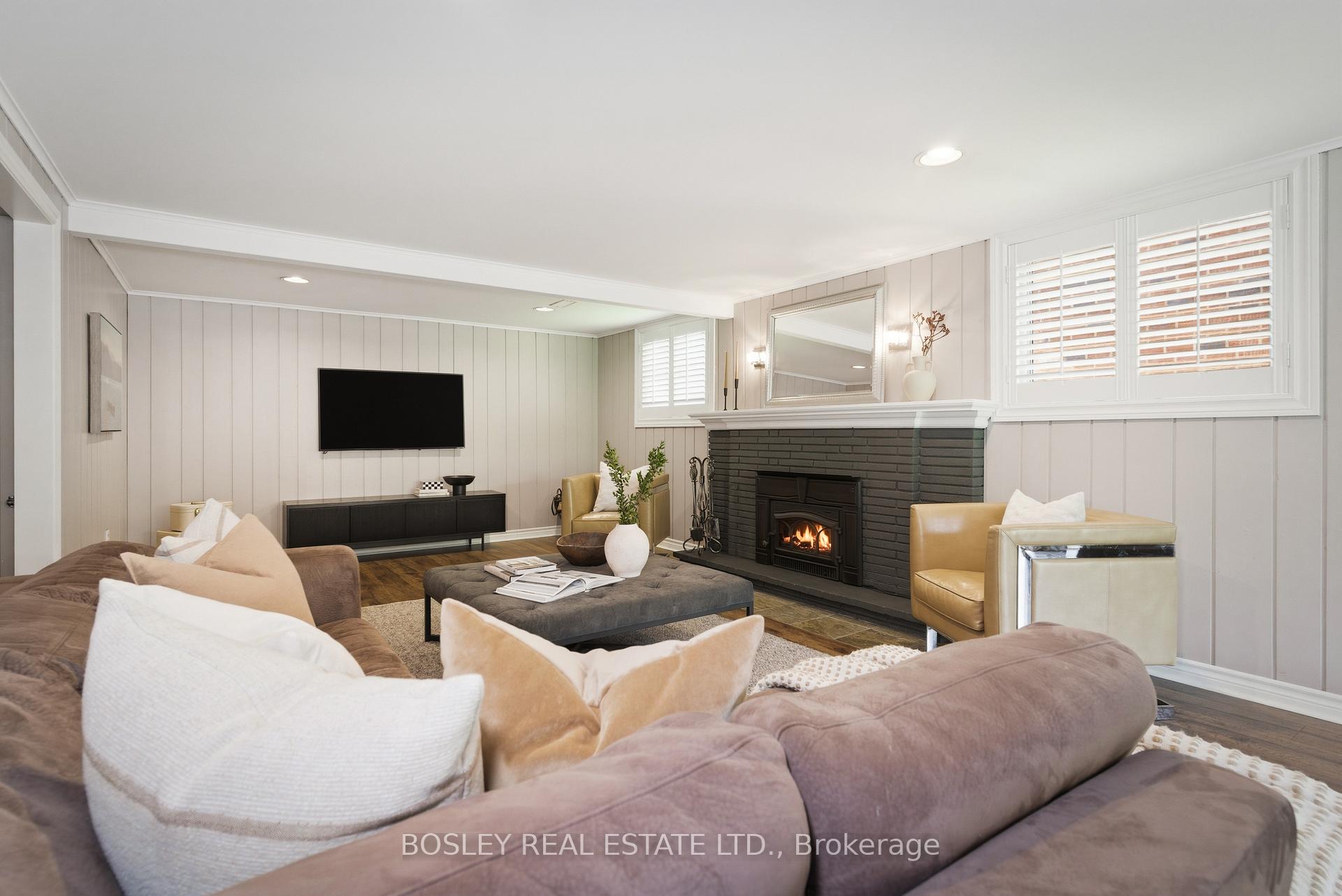Photo 24 of 18 Tetbury Crescent, North York, Parkwoods-Donalda — HOMEH