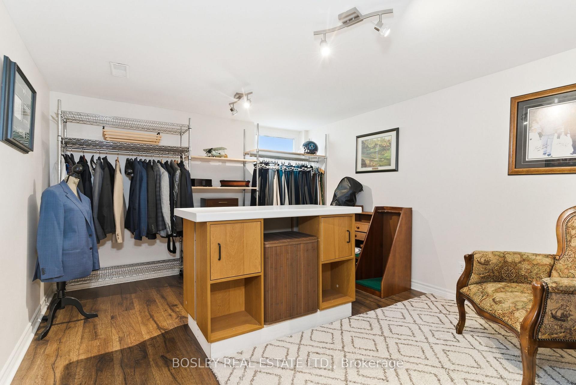 Photo 27 of 18 Tetbury Crescent, North York, Parkwoods-Donalda — HOMEH