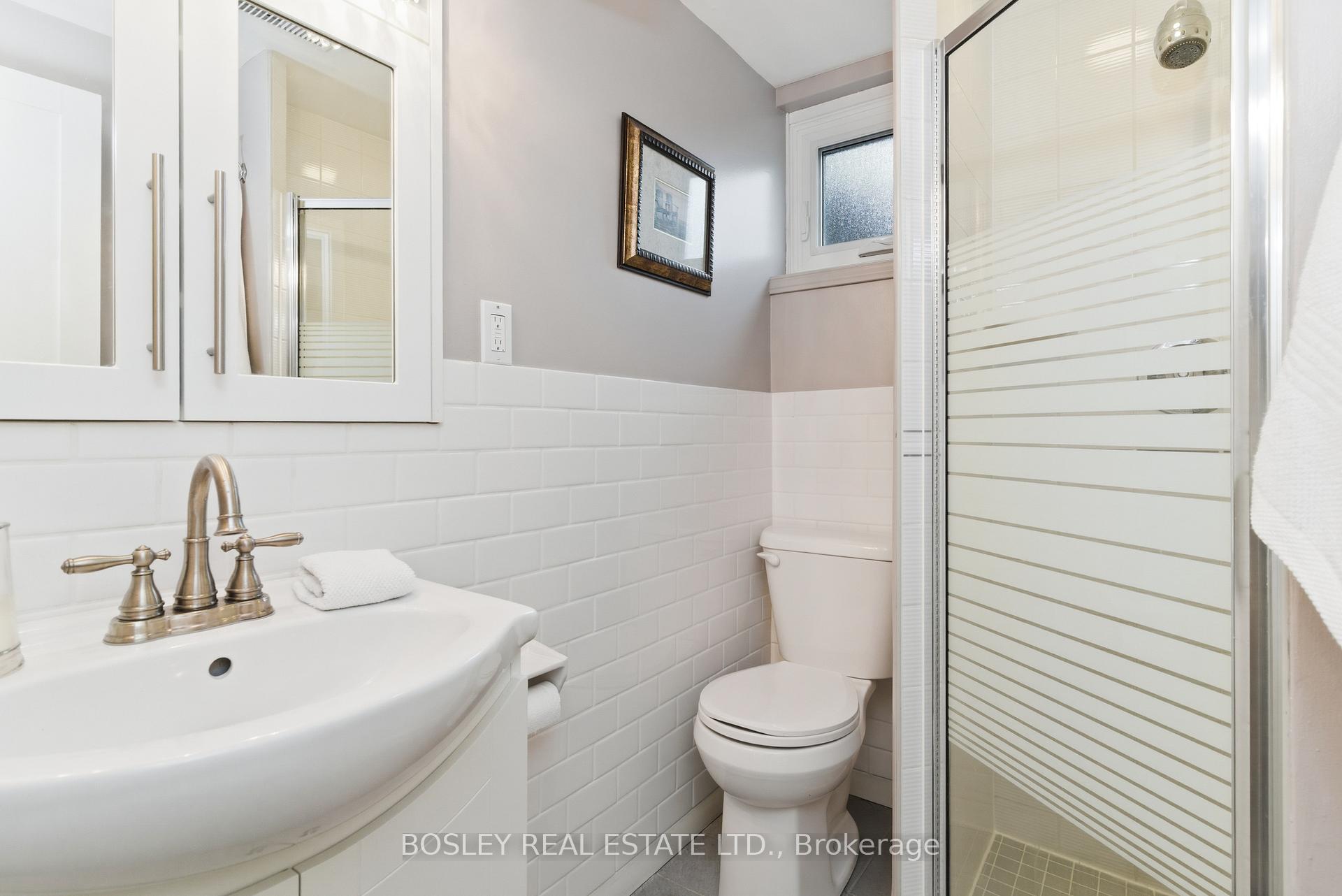 Photo 29 of 18 Tetbury Crescent, North York, Parkwoods-Donalda — HOMEH