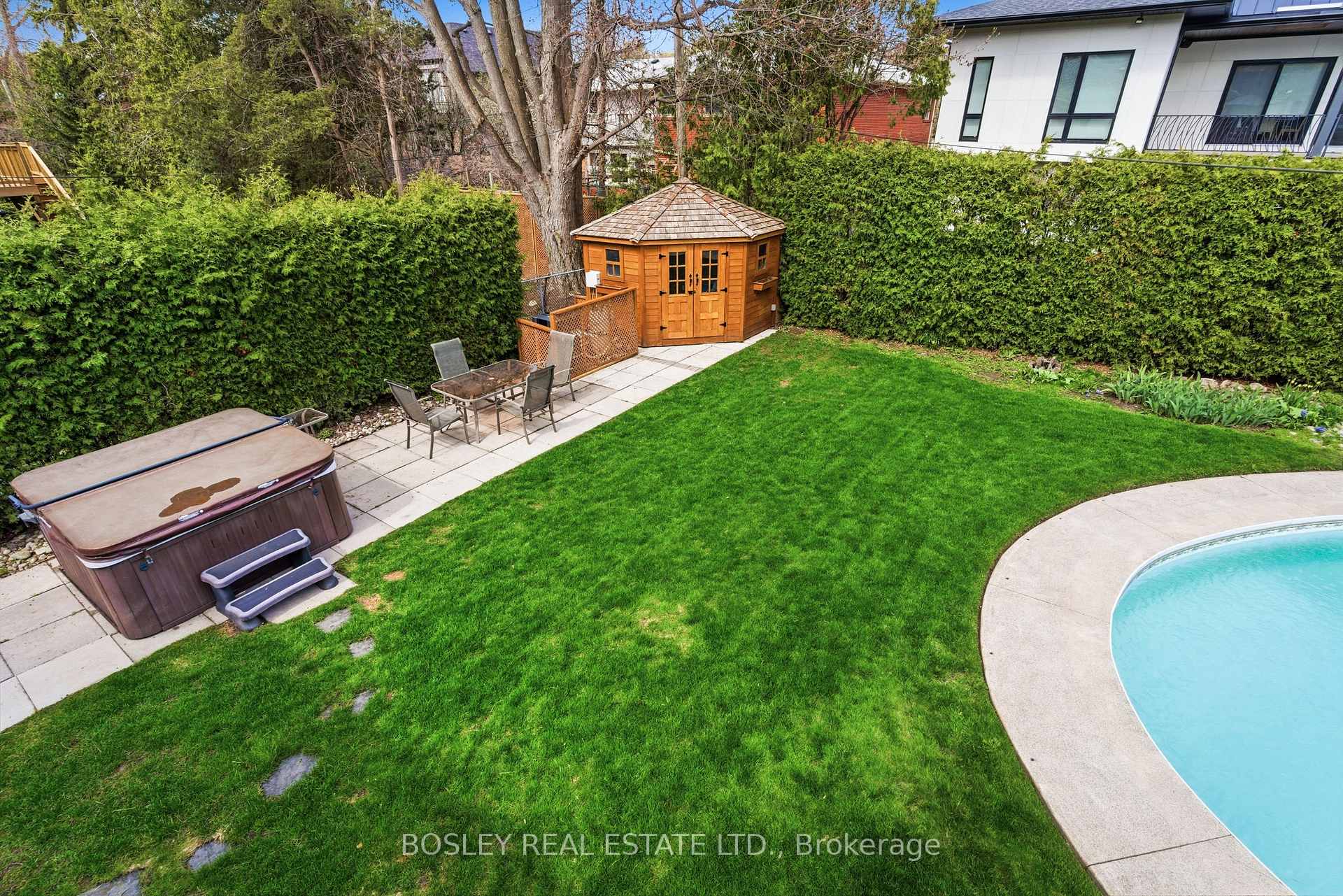 Photo 35 of 18 Tetbury Crescent, North York, Parkwoods-Donalda — HOMEH