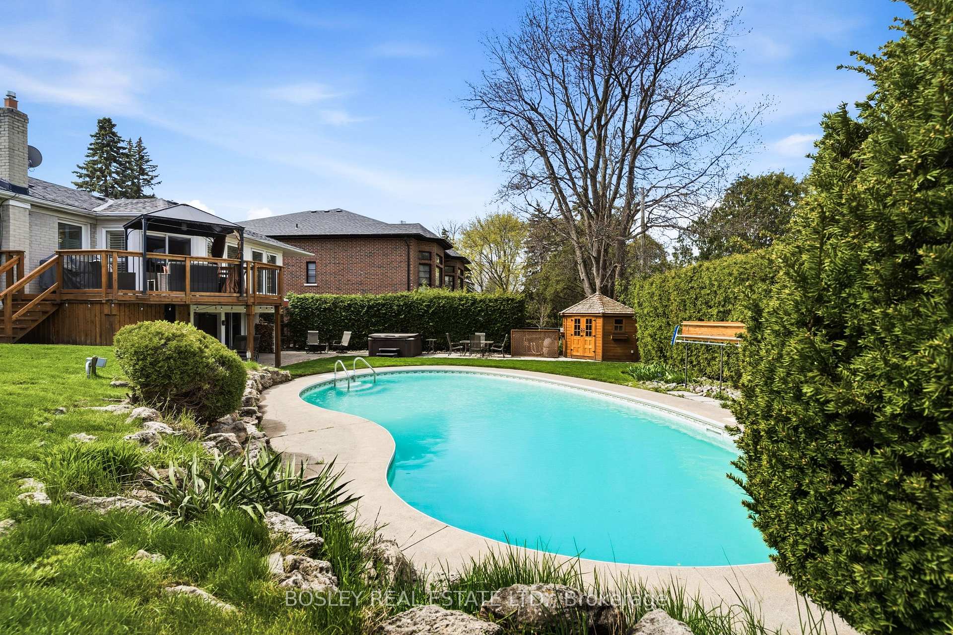 Photo 37 of 18 Tetbury Crescent, North York, Parkwoods-Donalda — HOMEH