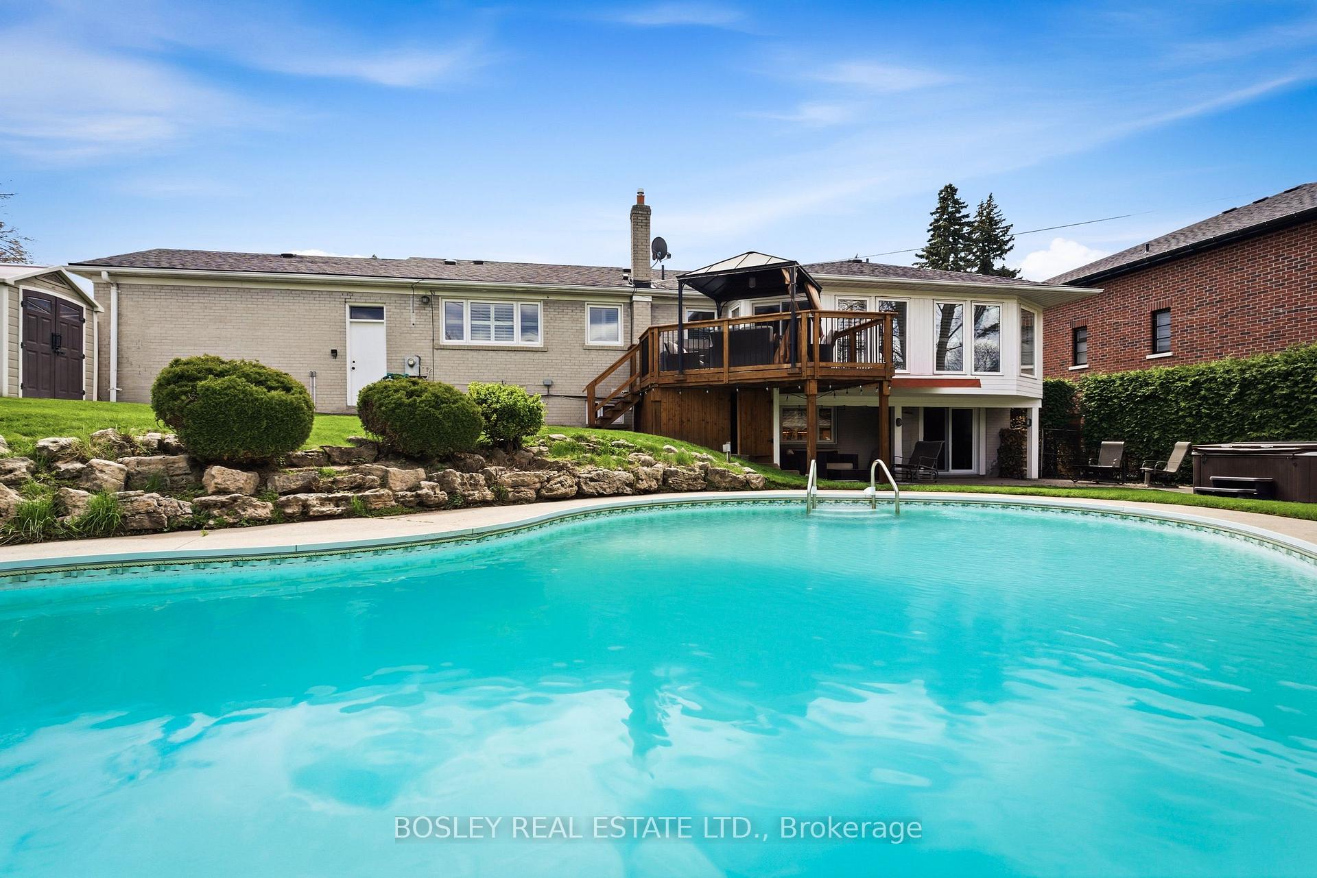 Photo 38 of 18 Tetbury Crescent, North York, Parkwoods-Donalda — HOMEH