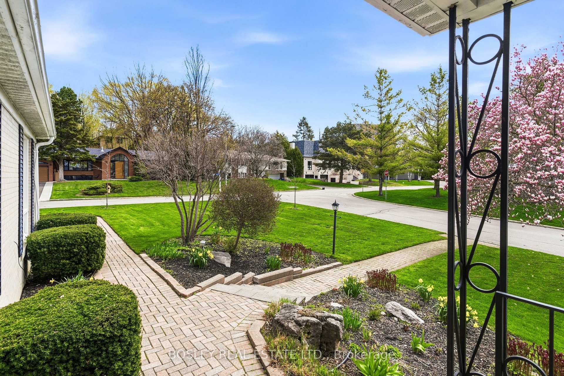 Photo 40 of 18 Tetbury Crescent, North York, Parkwoods-Donalda — HOMEH