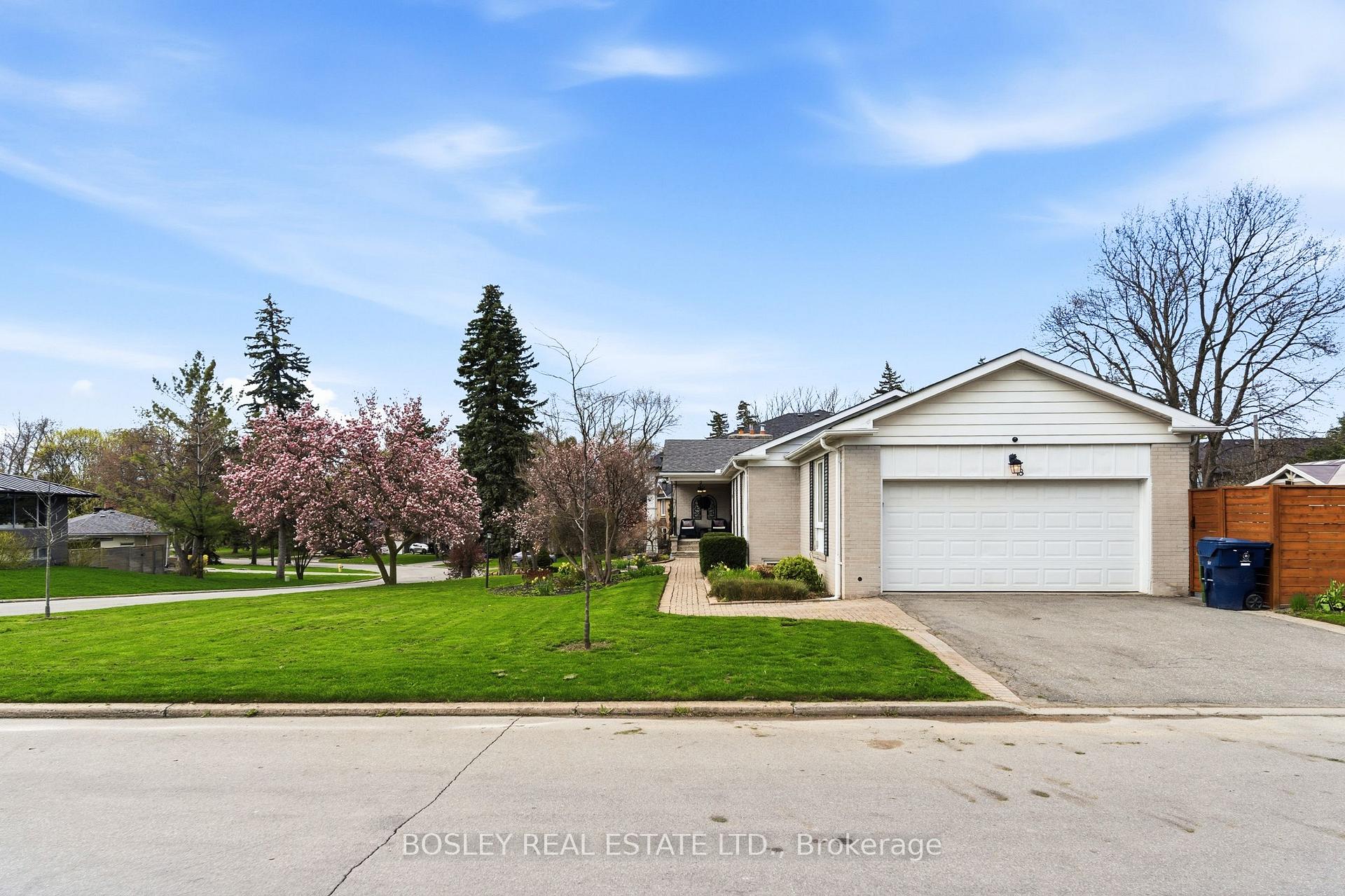 Photo 41 of 18 Tetbury Crescent, North York, Parkwoods-Donalda — HOMEH