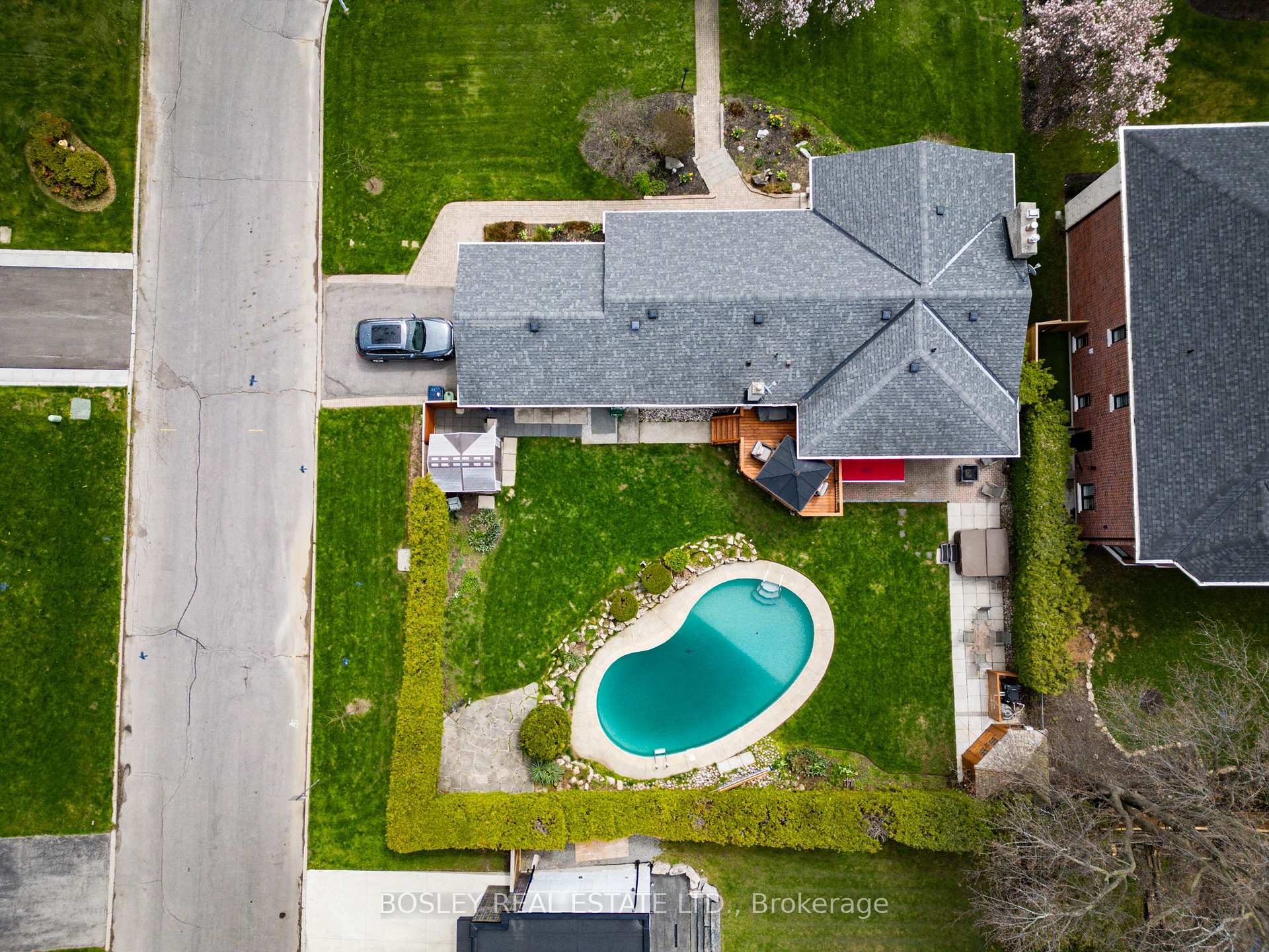Photo 44 of 18 Tetbury Crescent, North York, Parkwoods-Donalda — HOMEH