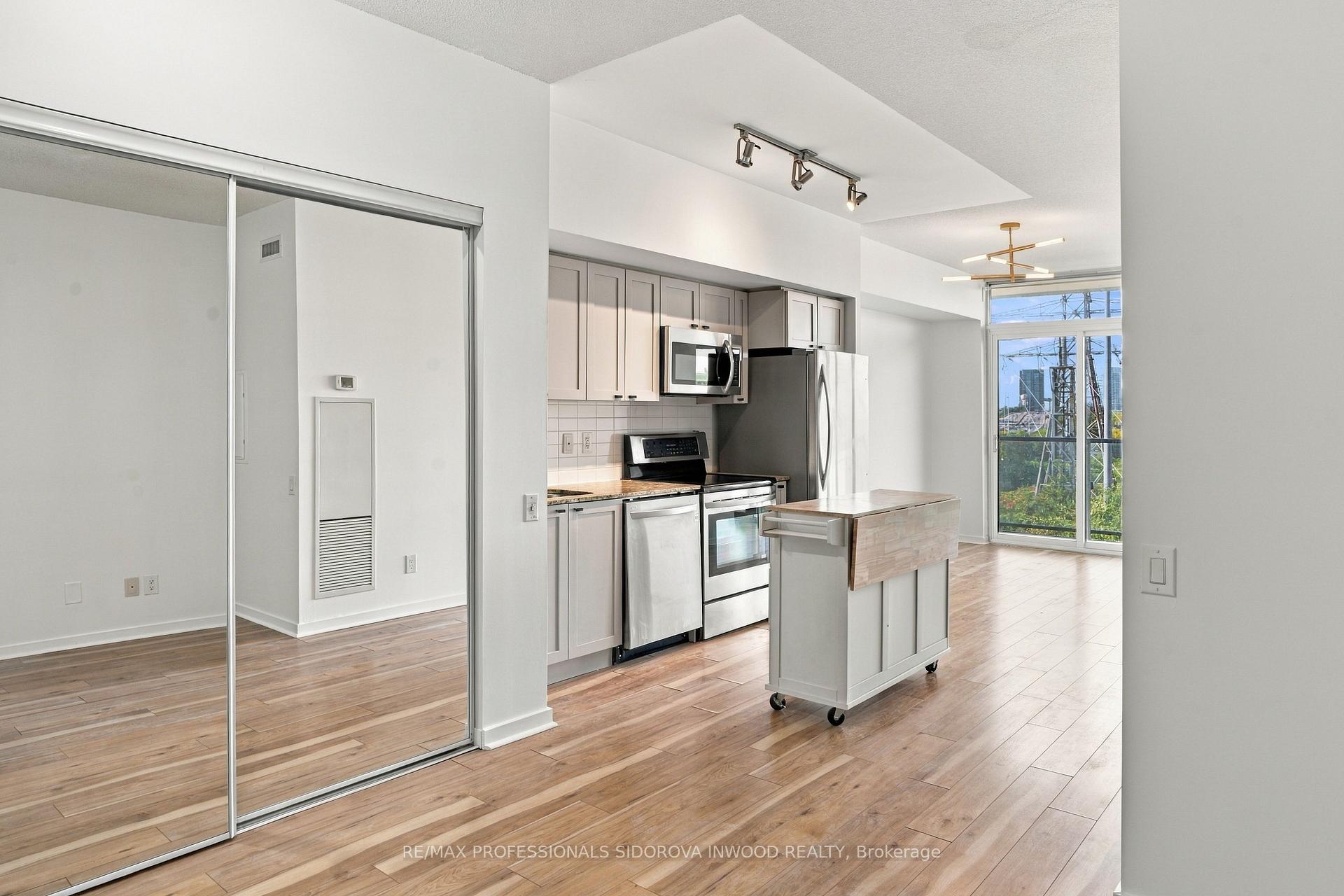 Photo 4 of Unit 404, 105 The Queensway Avenue, Toronto, High Park-Swansea — HOMEH