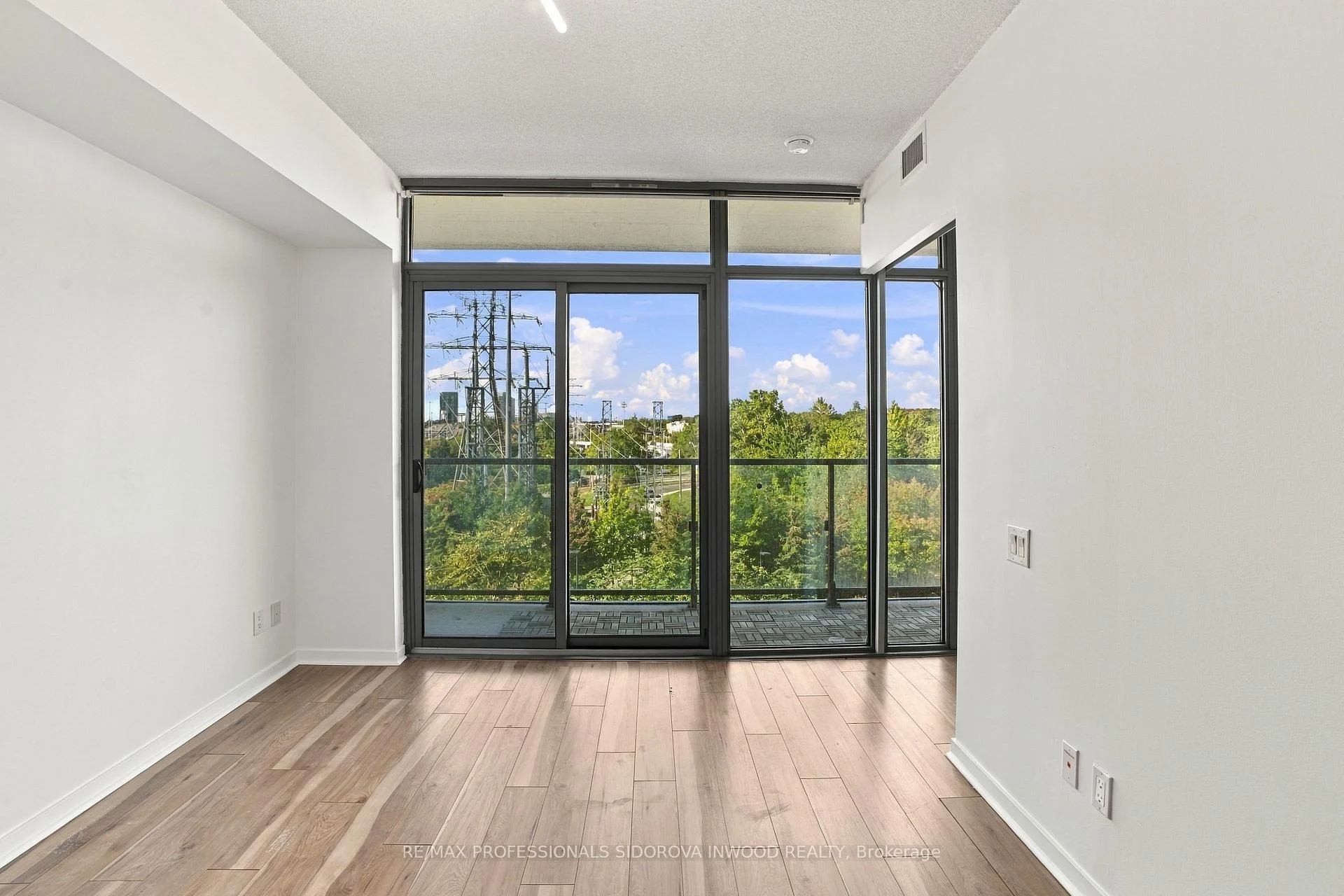 Photo 10 of Unit 404, 105 The Queensway Avenue, Toronto, High Park-Swansea — HOMEH