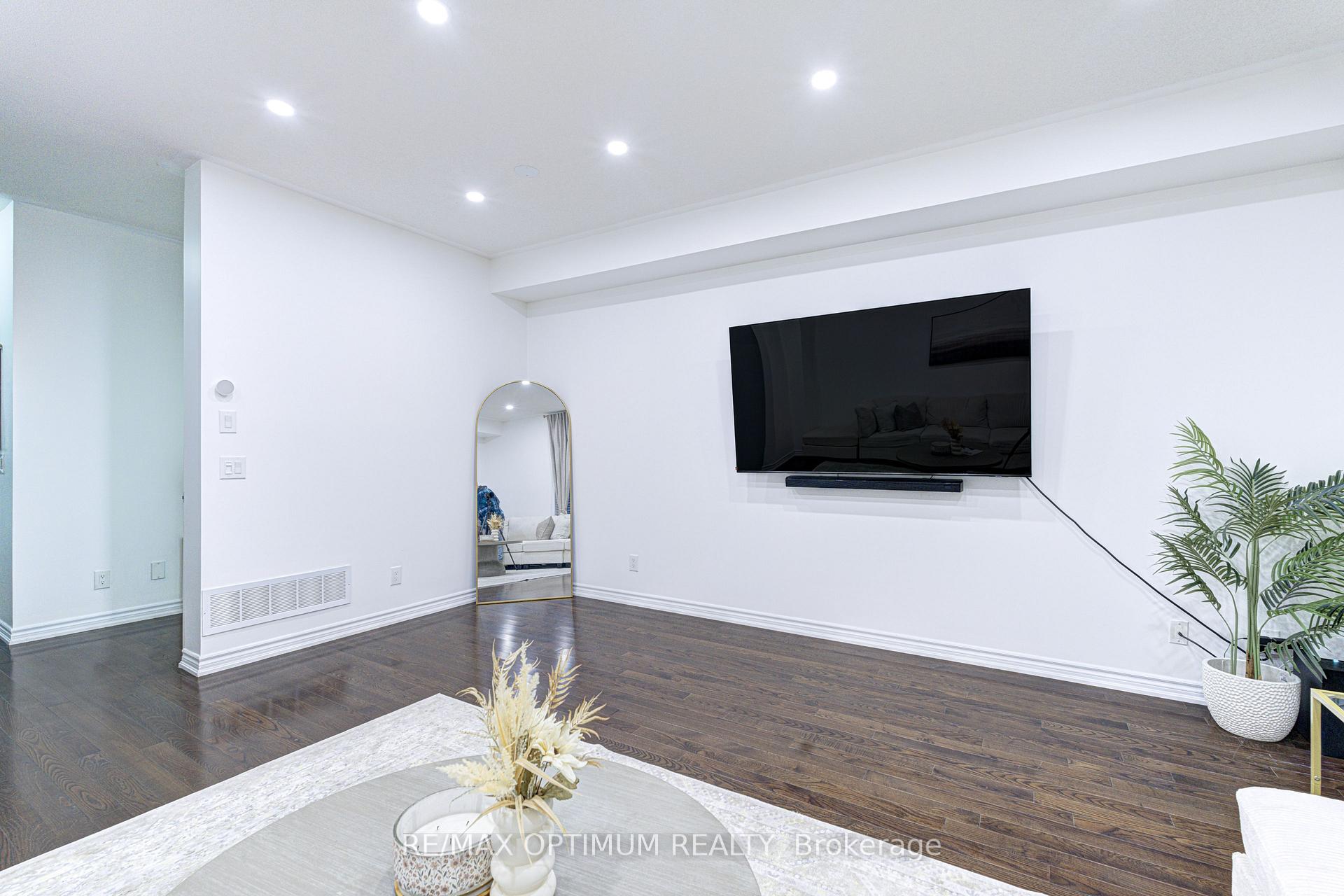 Photo 10 of 23 Bakewell Street, Brampton, Bram West — HOMEH