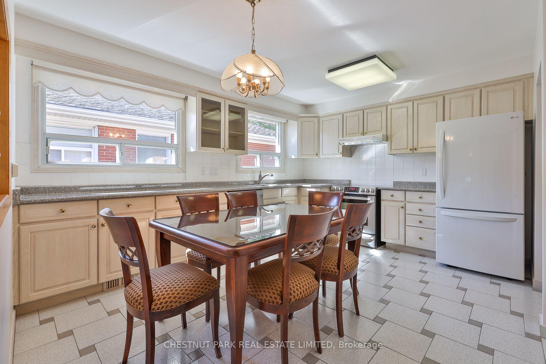 Photo 9 of 28 Charrington Crescent, North York, Glenfield-Jane Heights — HOMEH