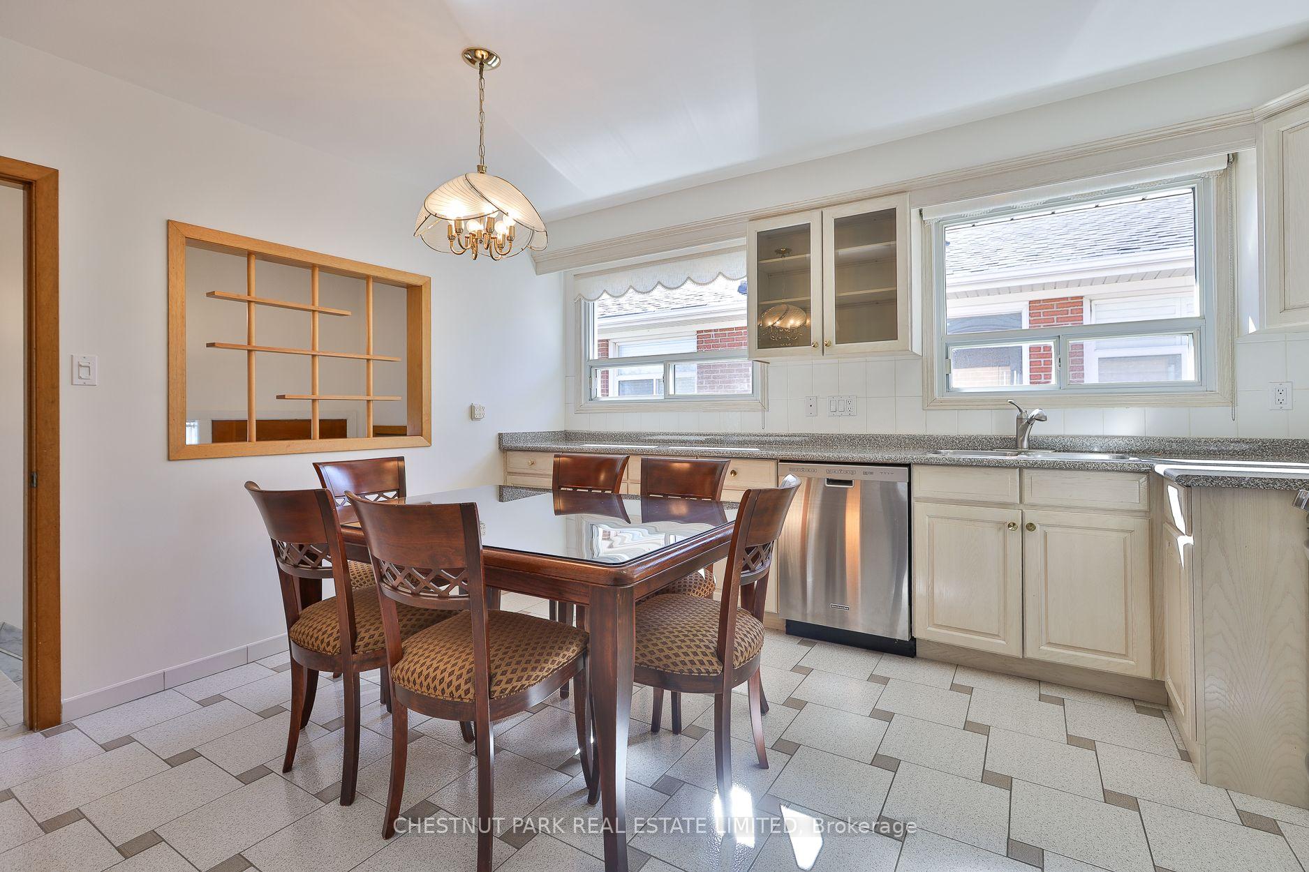 Photo 10 of 28 Charrington Crescent, North York, Glenfield-Jane Heights — HOMEH