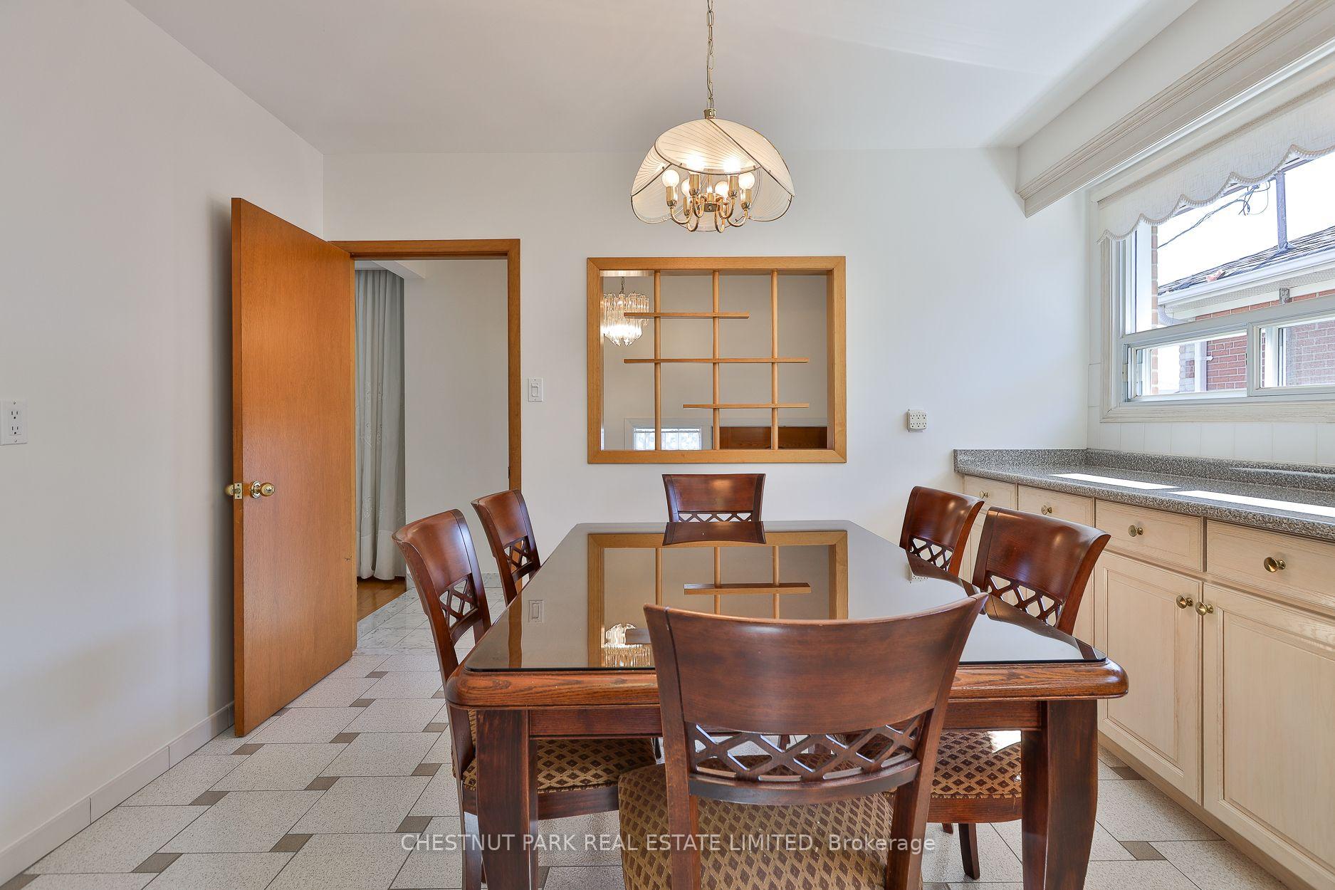 Photo 11 of 28 Charrington Crescent, North York, Glenfield-Jane Heights — HOMEH