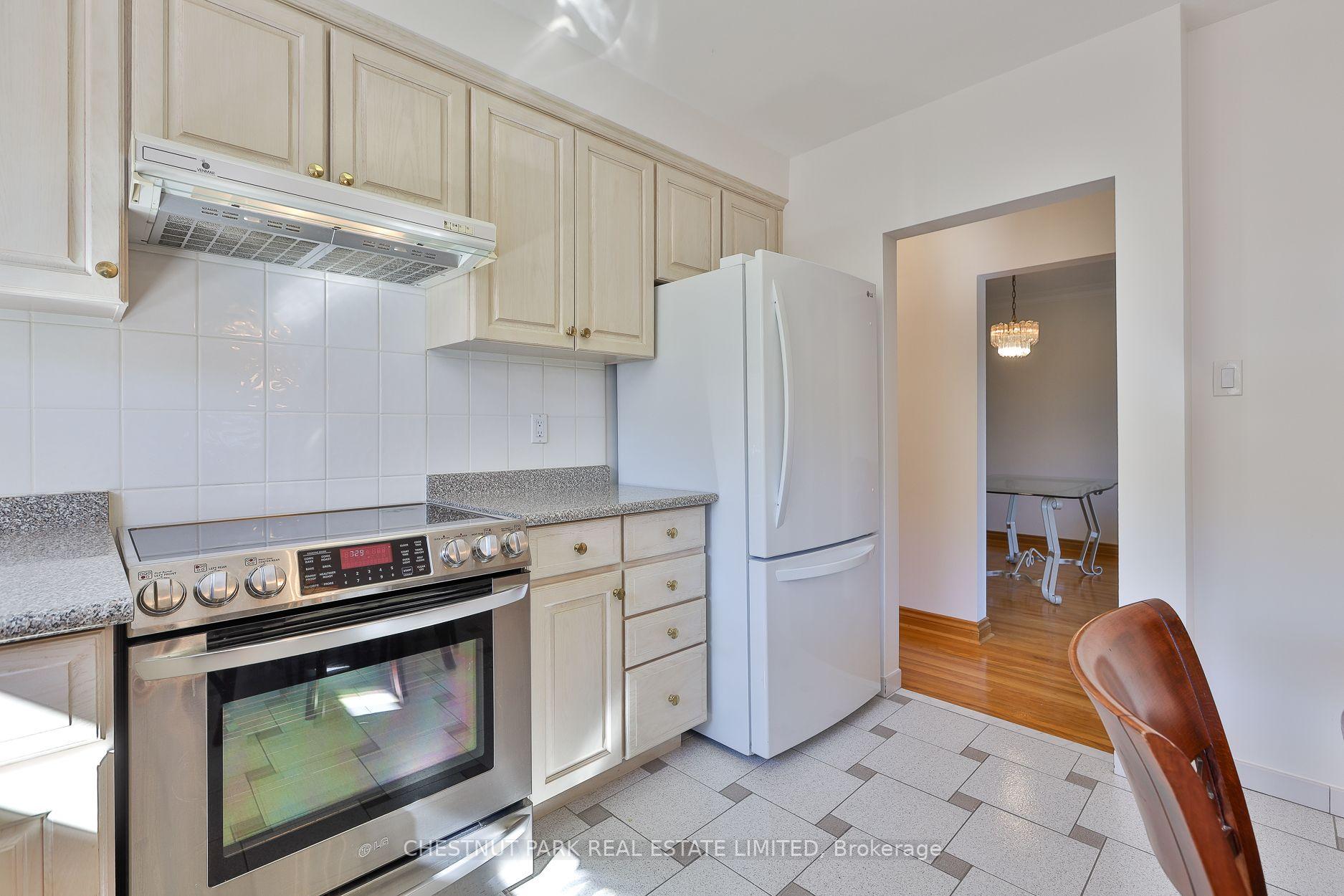 Photo 12 of 28 Charrington Crescent, North York, Glenfield-Jane Heights — HOMEH