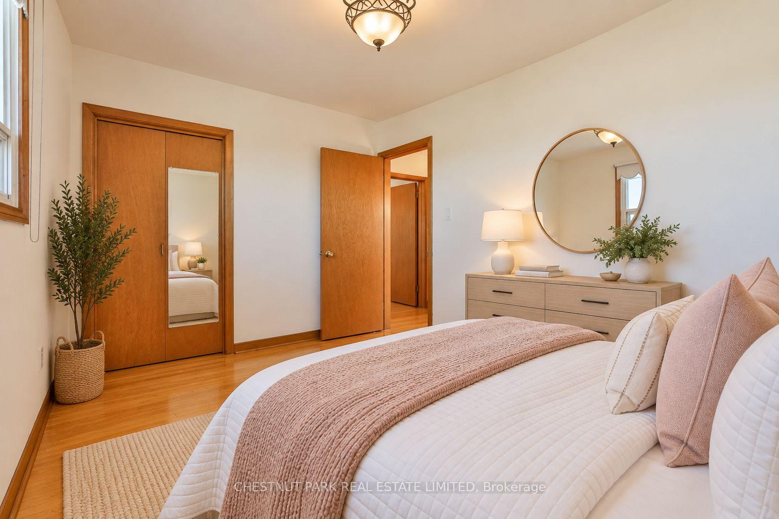 Photo 18 of 28 Charrington Crescent, North York, Glenfield-Jane Heights — HOMEH