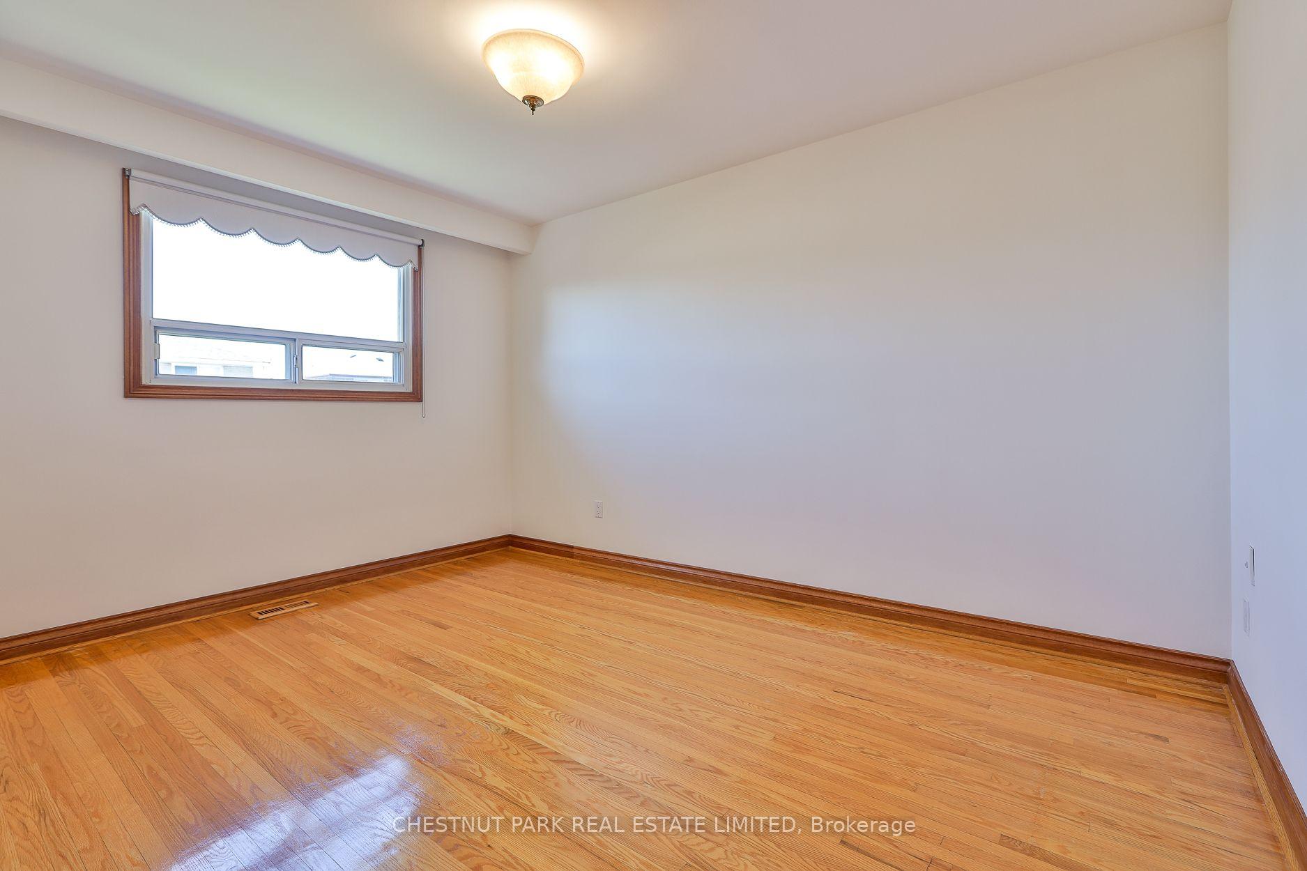 Photo 31 of 28 Charrington Crescent, North York, Glenfield-Jane Heights — HOMEH