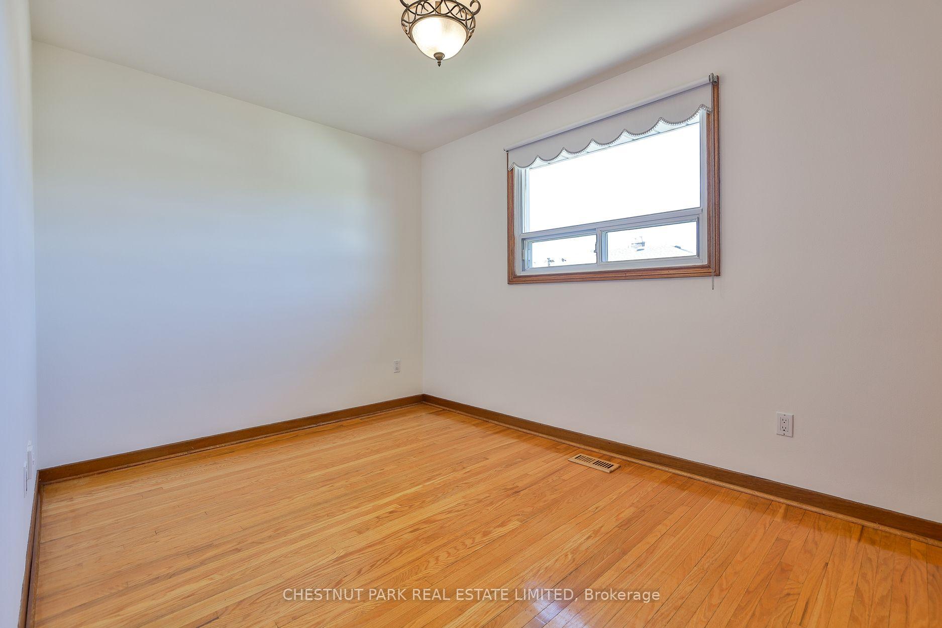 Photo 34 of 28 Charrington Crescent, North York, Glenfield-Jane Heights — HOMEH