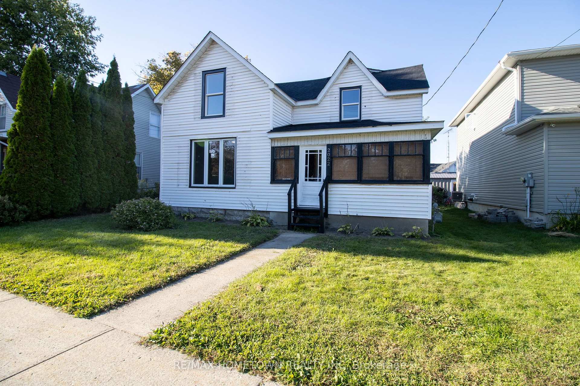 Photo 2 of 2022 Dundas Street N, Edwardsburgh/Cardinal, Town of Cardinal — HOMEH